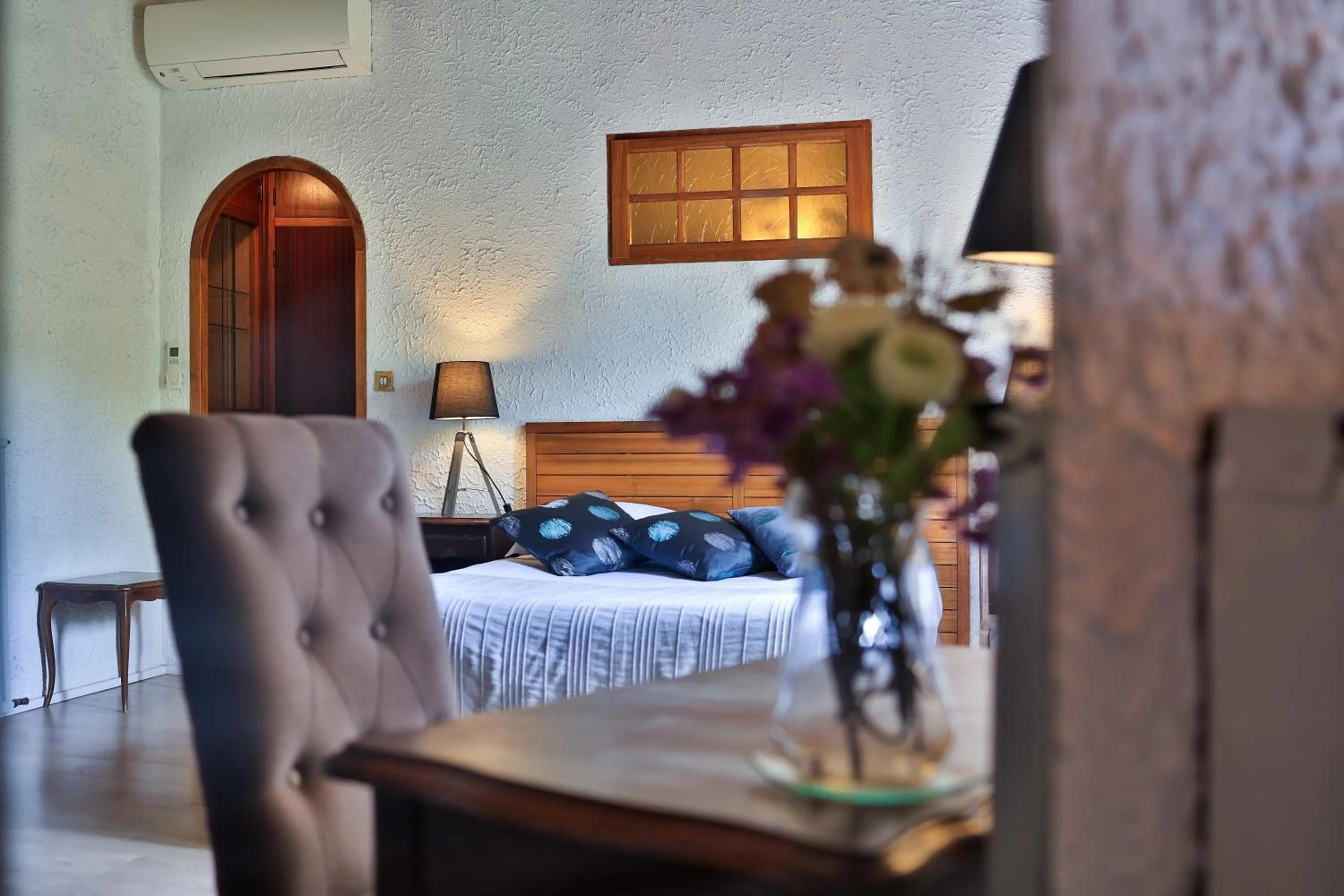 Bed in Logis Hôtel Castel Mouisson