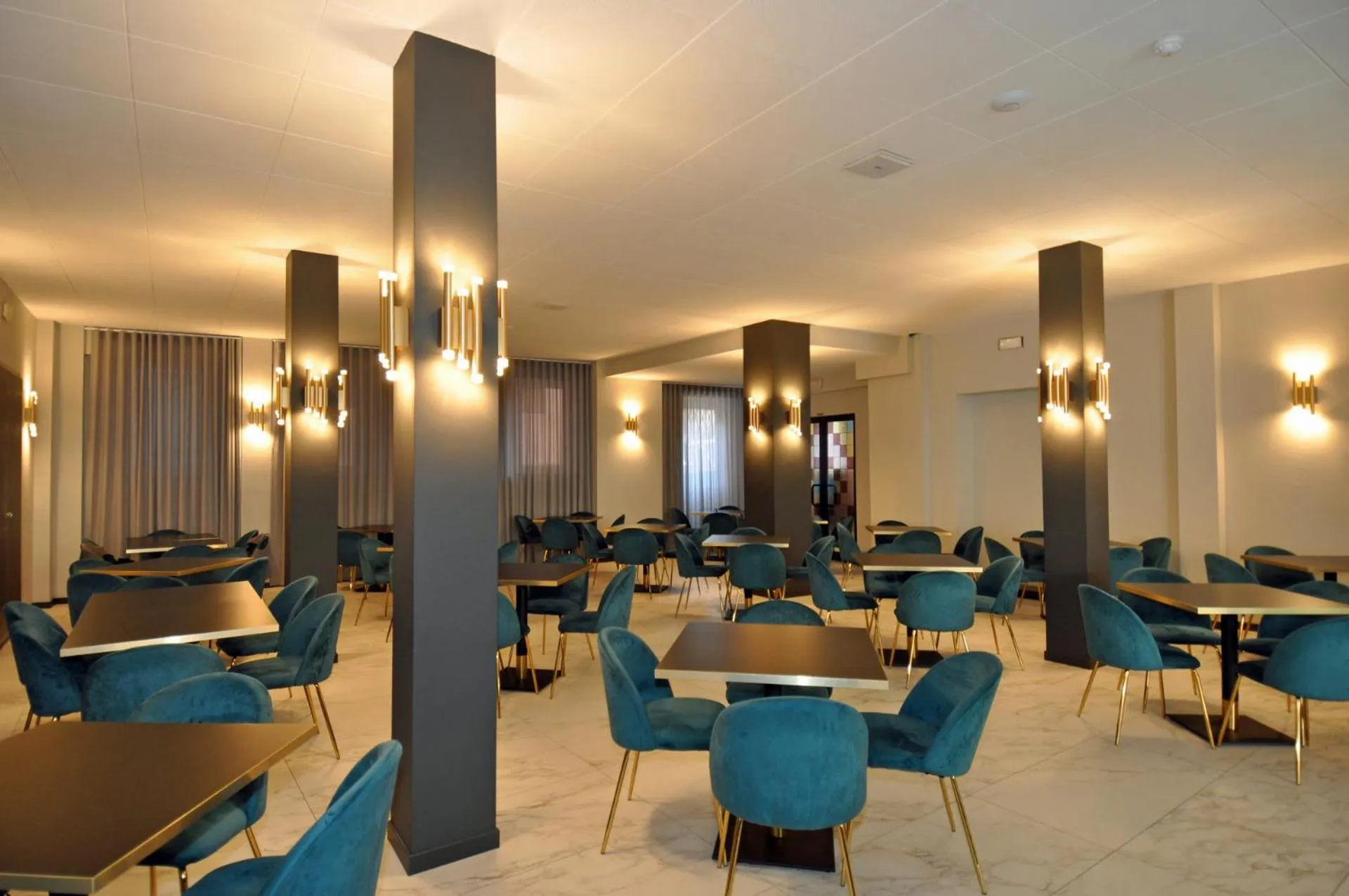 Restaurant/places to eat in Cavour 30TRE - Hotel Moderno