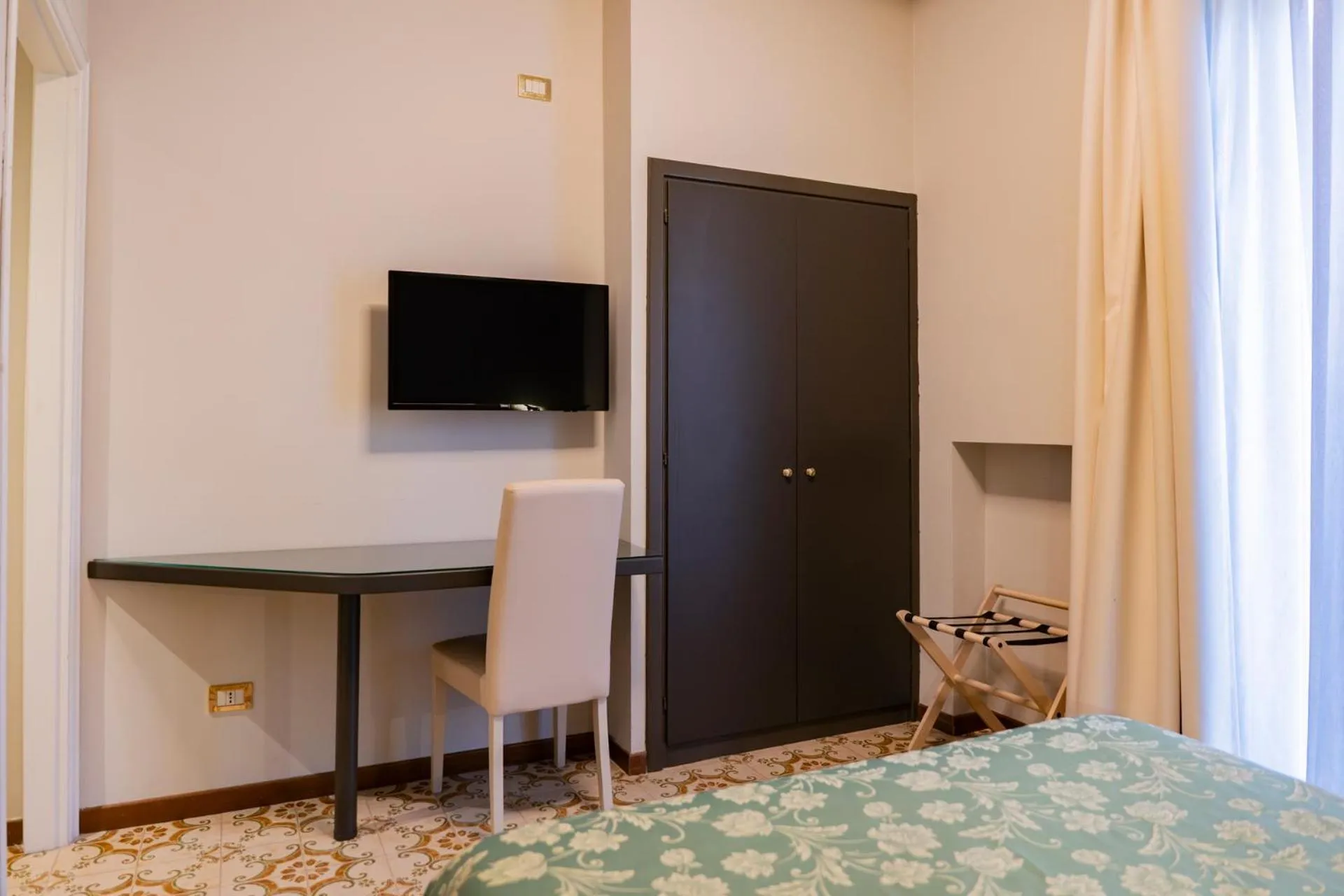 Photo of the whole room, Bed in Cavour 30TRE - Hotel Moderno