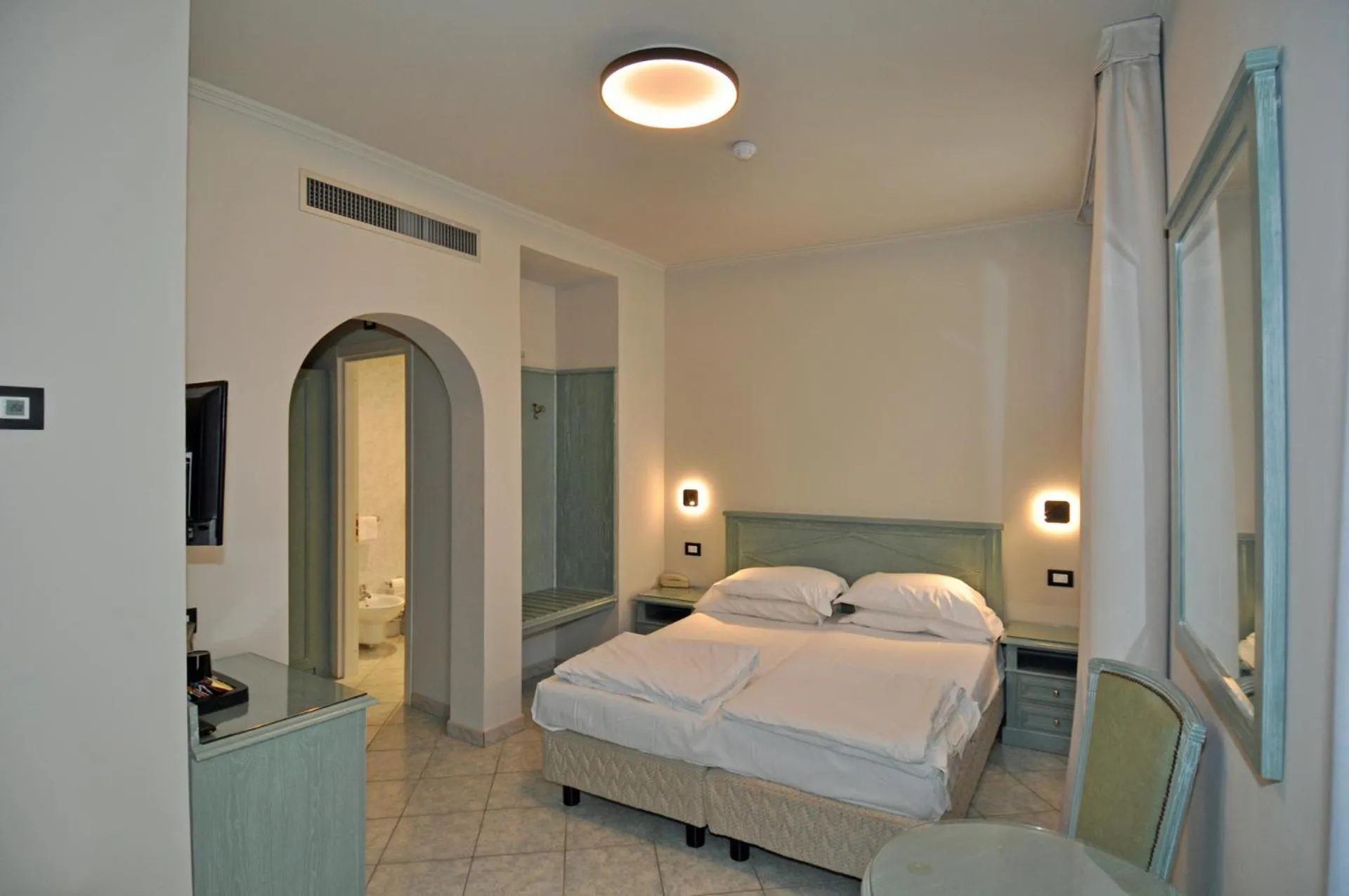 Photo of the whole room, Bed in Cavour 30TRE - Hotel Moderno