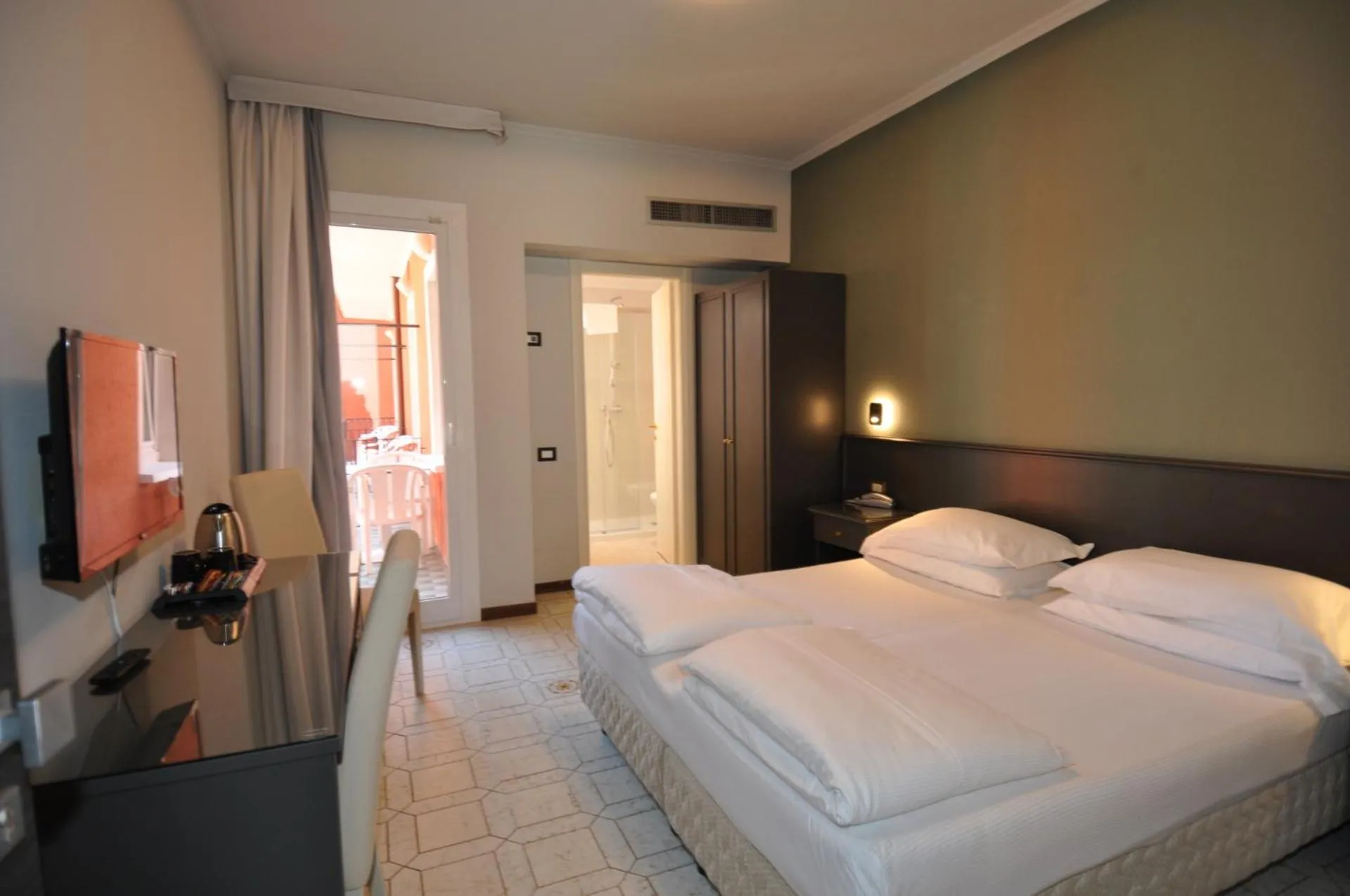 Photo of the whole room, Bed in Cavour 30TRE - Hotel Moderno
