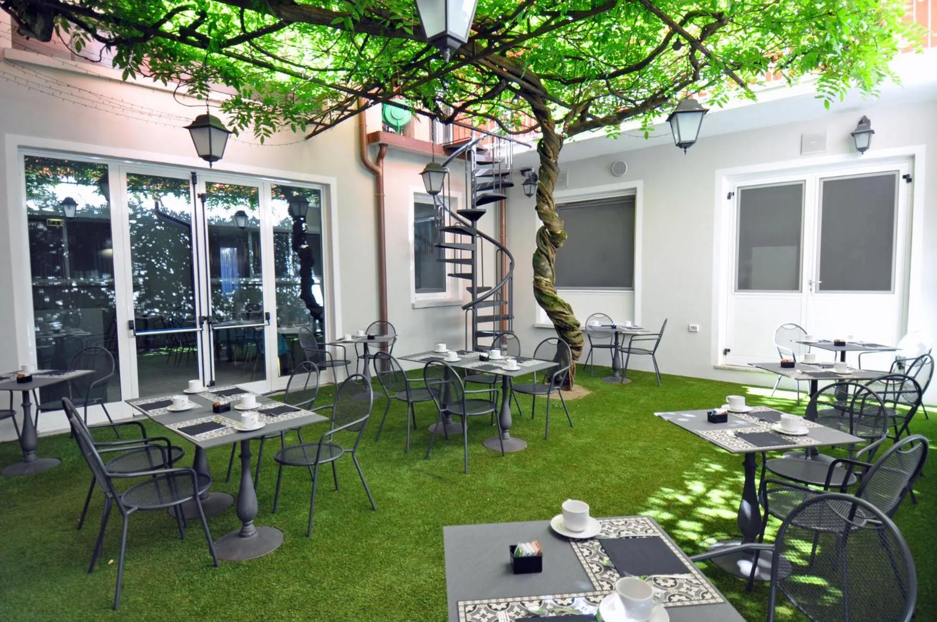 Patio in Cavour 30TRE - Hotel Moderno