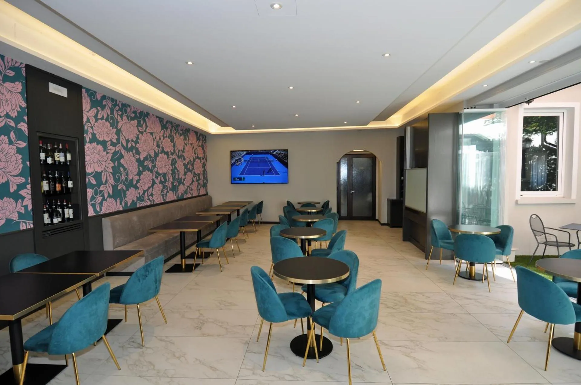 Restaurant/places to eat in Cavour 30TRE - Hotel Moderno