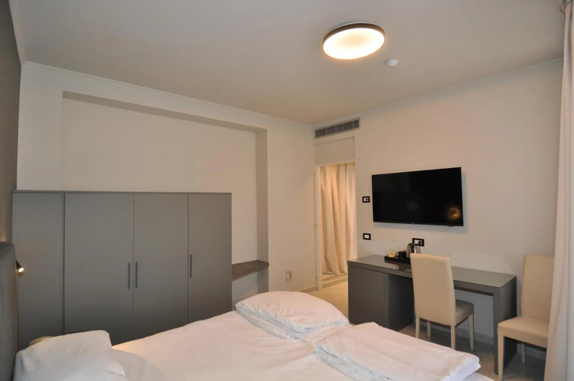 Photo of the whole room, Bed in Cavour 30TRE - Hotel Moderno