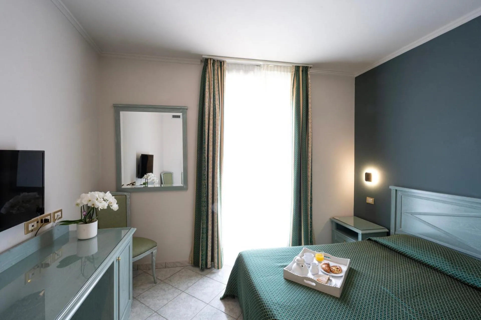 Photo of the whole room, Bed in Cavour 30TRE - Hotel Moderno