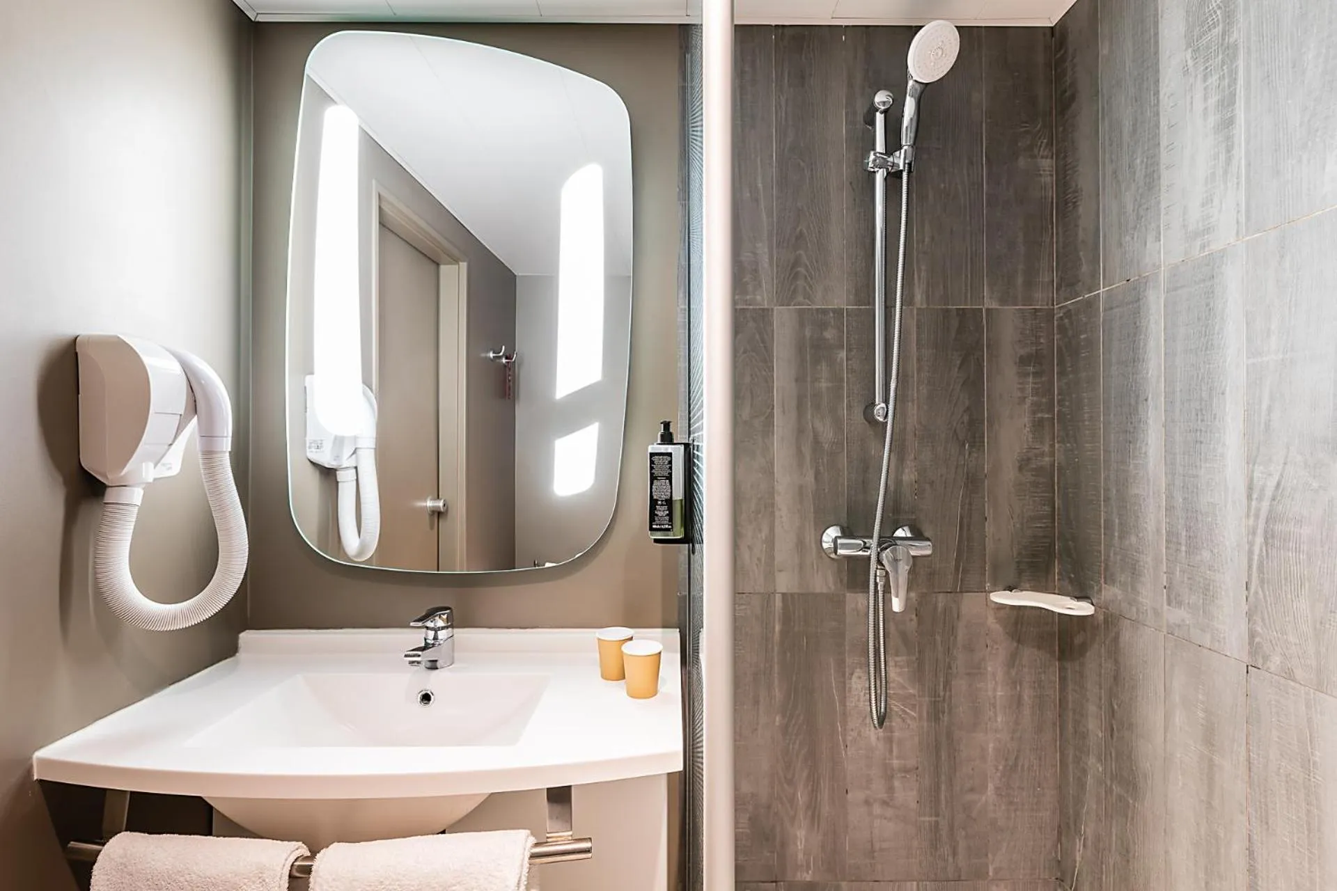 Shower in Hotel ibis Lisboa Liberdade