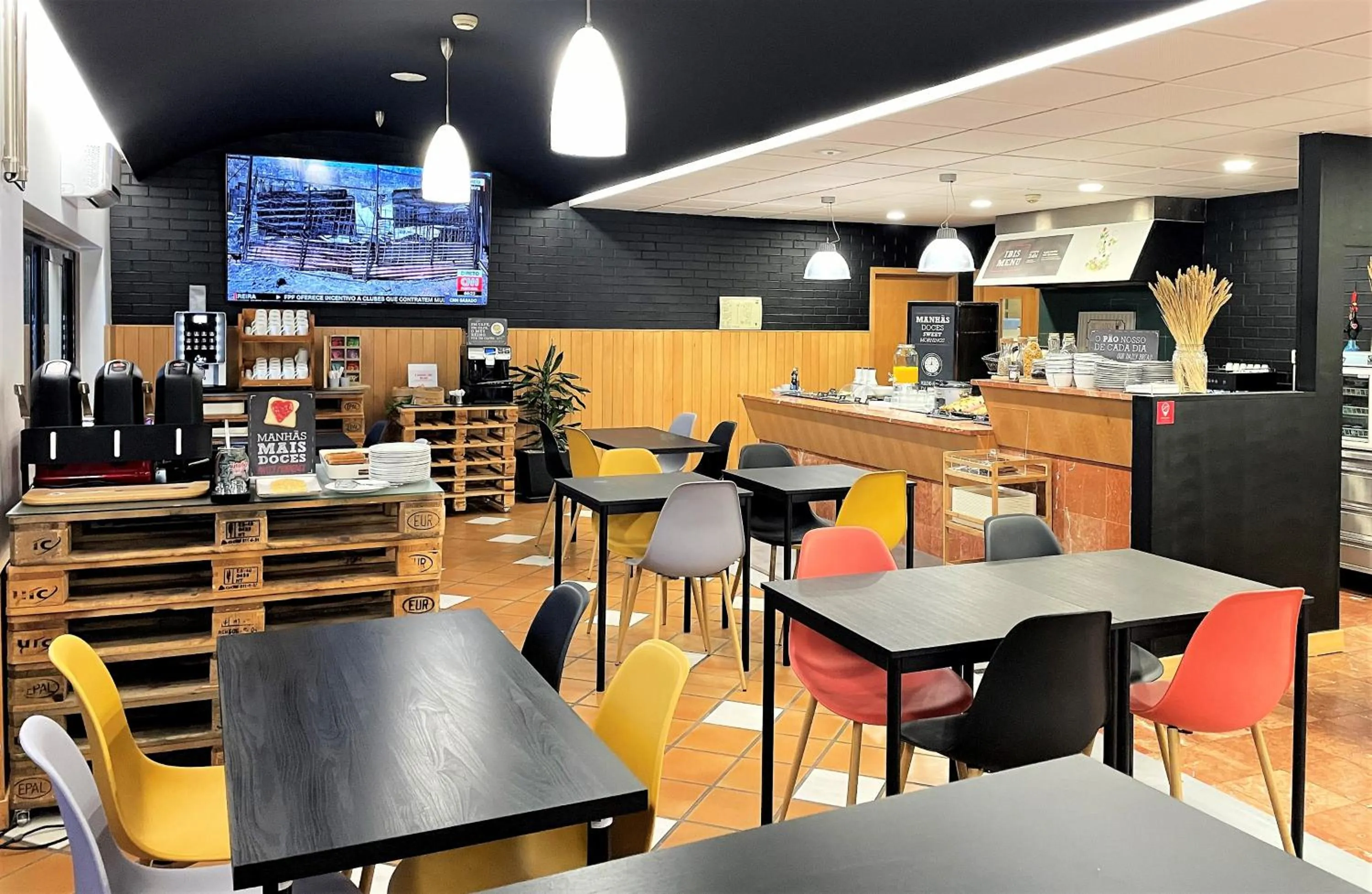 Restaurant/places to eat in Hotel ibis Leiria Fatima