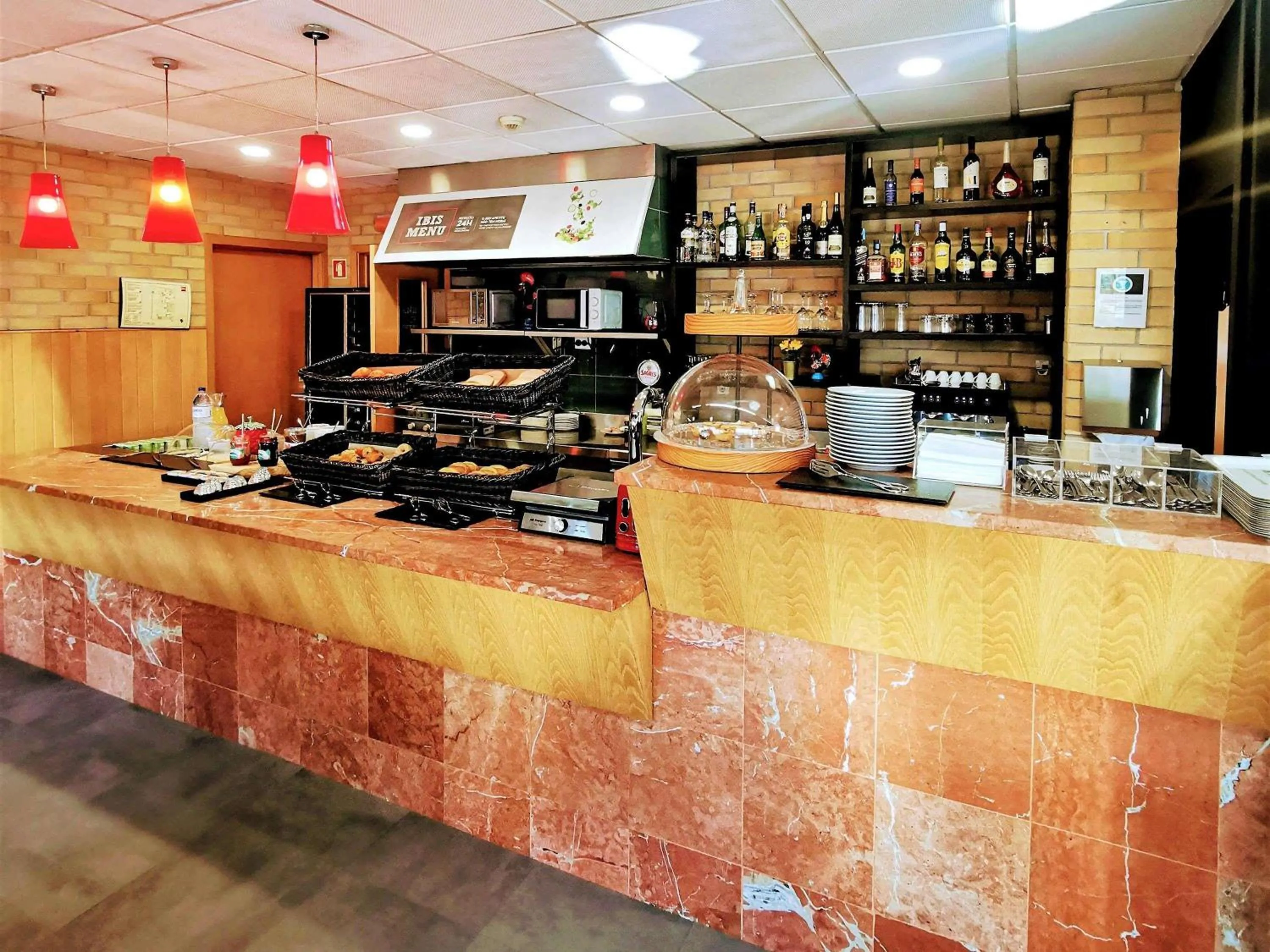 Lounge or bar in Hotel ibis Leiria Fatima