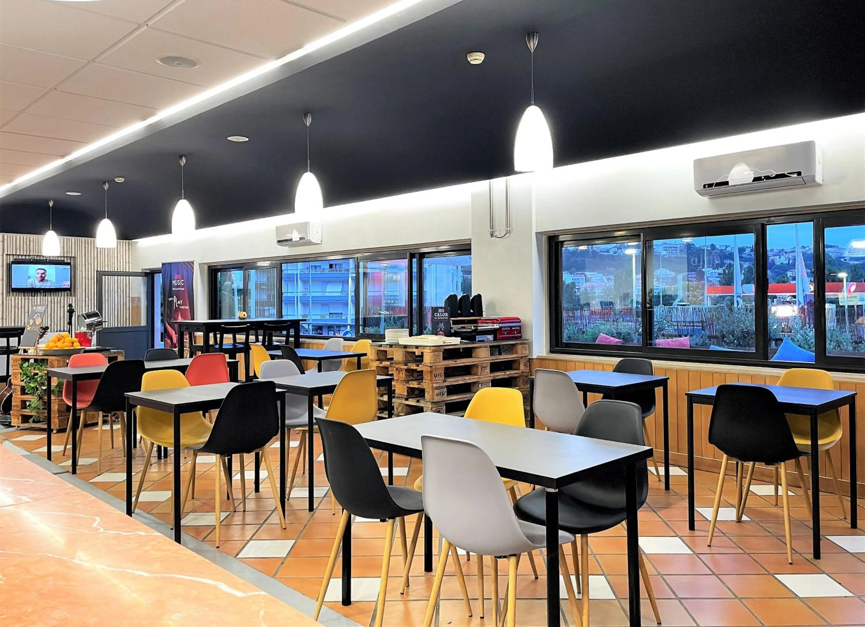 Restaurant/places to eat in Hotel ibis Leiria Fatima