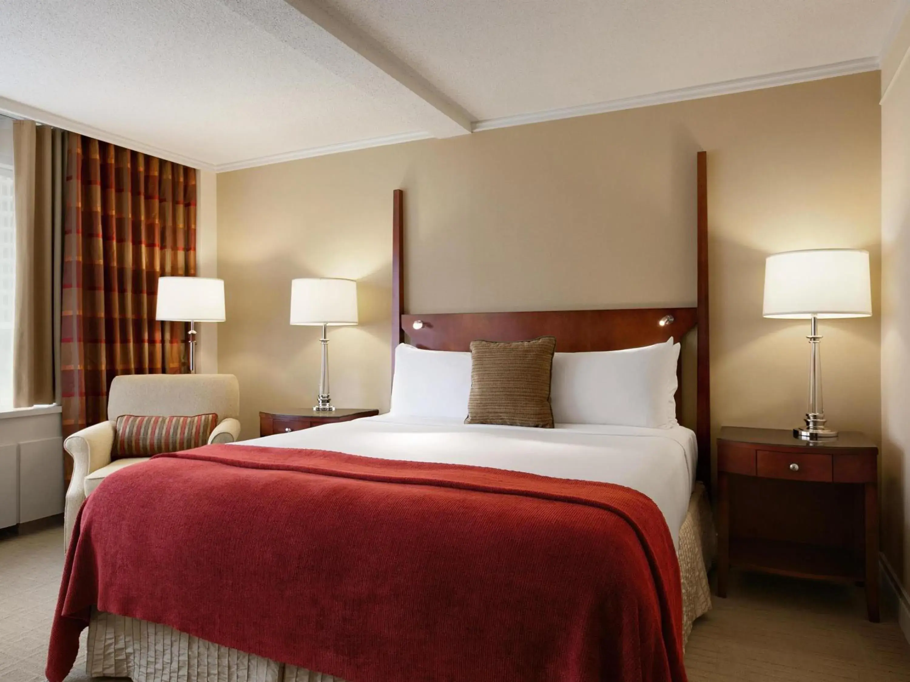 Fairmont Corner King Room in Fairmont Winnipeg Fairmont Corner King Room in Fairmont Winnipeg