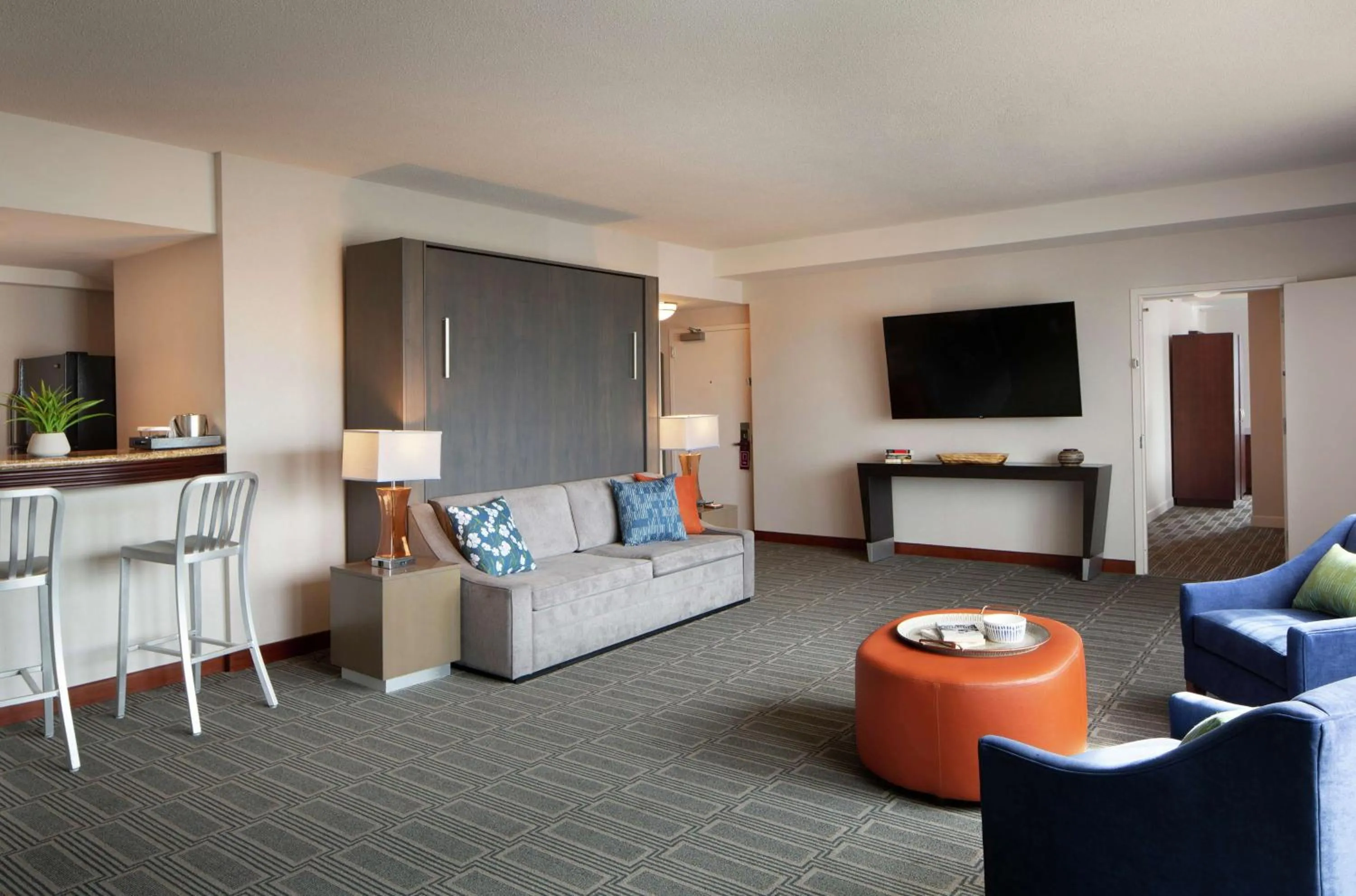 Living room in Hilton Philadelphia at Penn's Landing