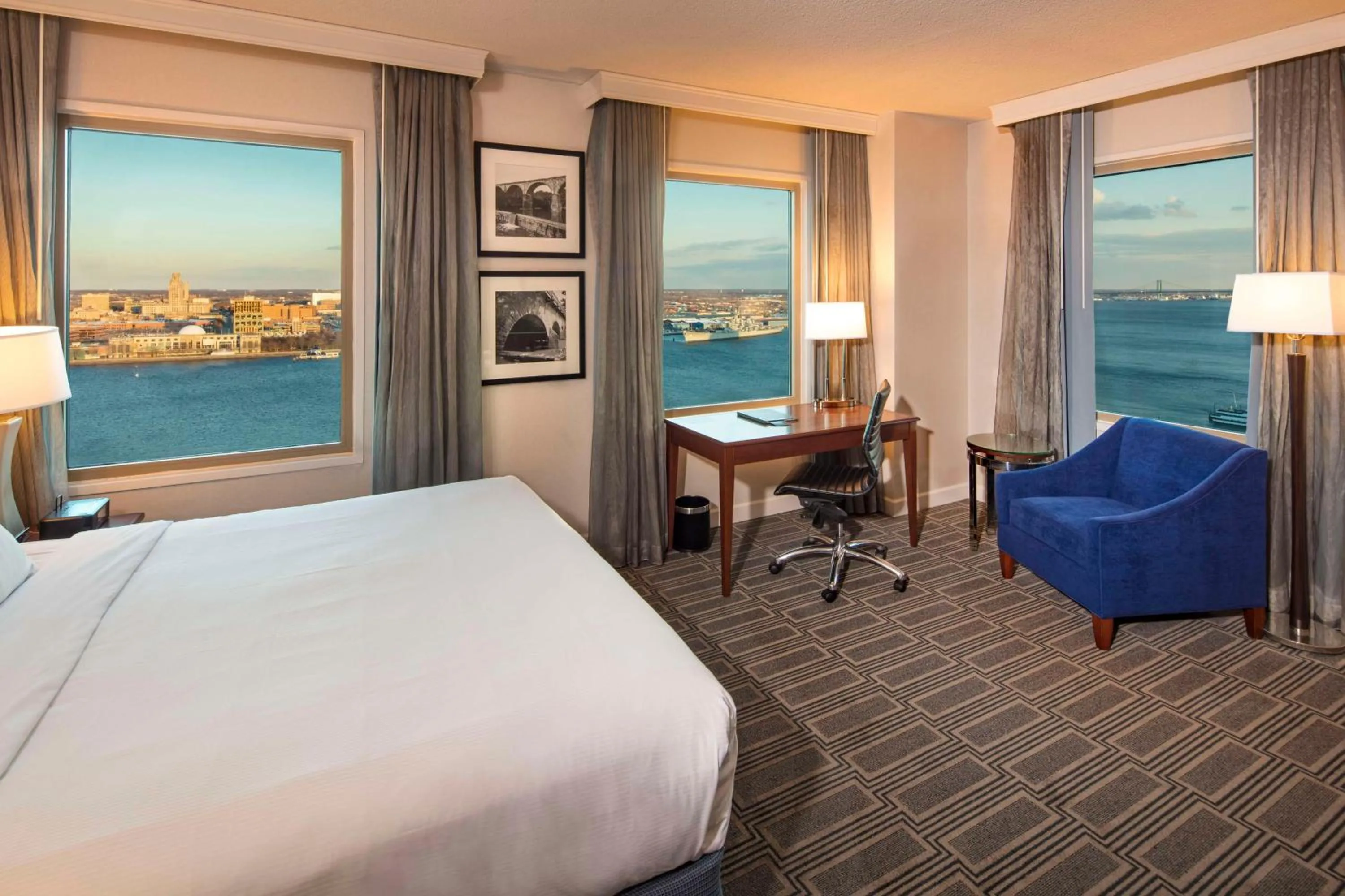 Bedroom, Bed in Hilton Philadelphia at Penn's Landing