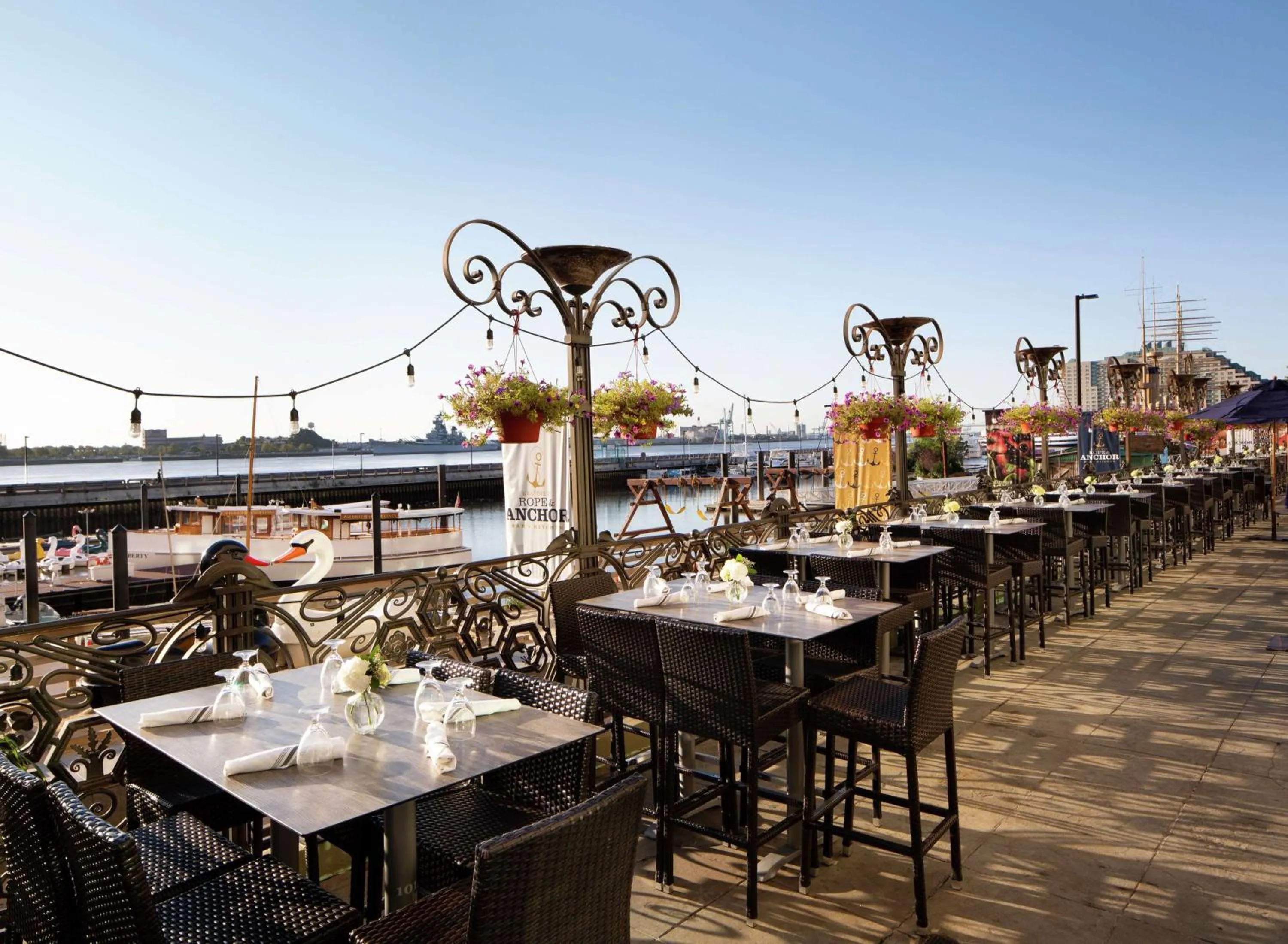 Restaurant/places to eat in Hilton Philadelphia at Penn's Landing