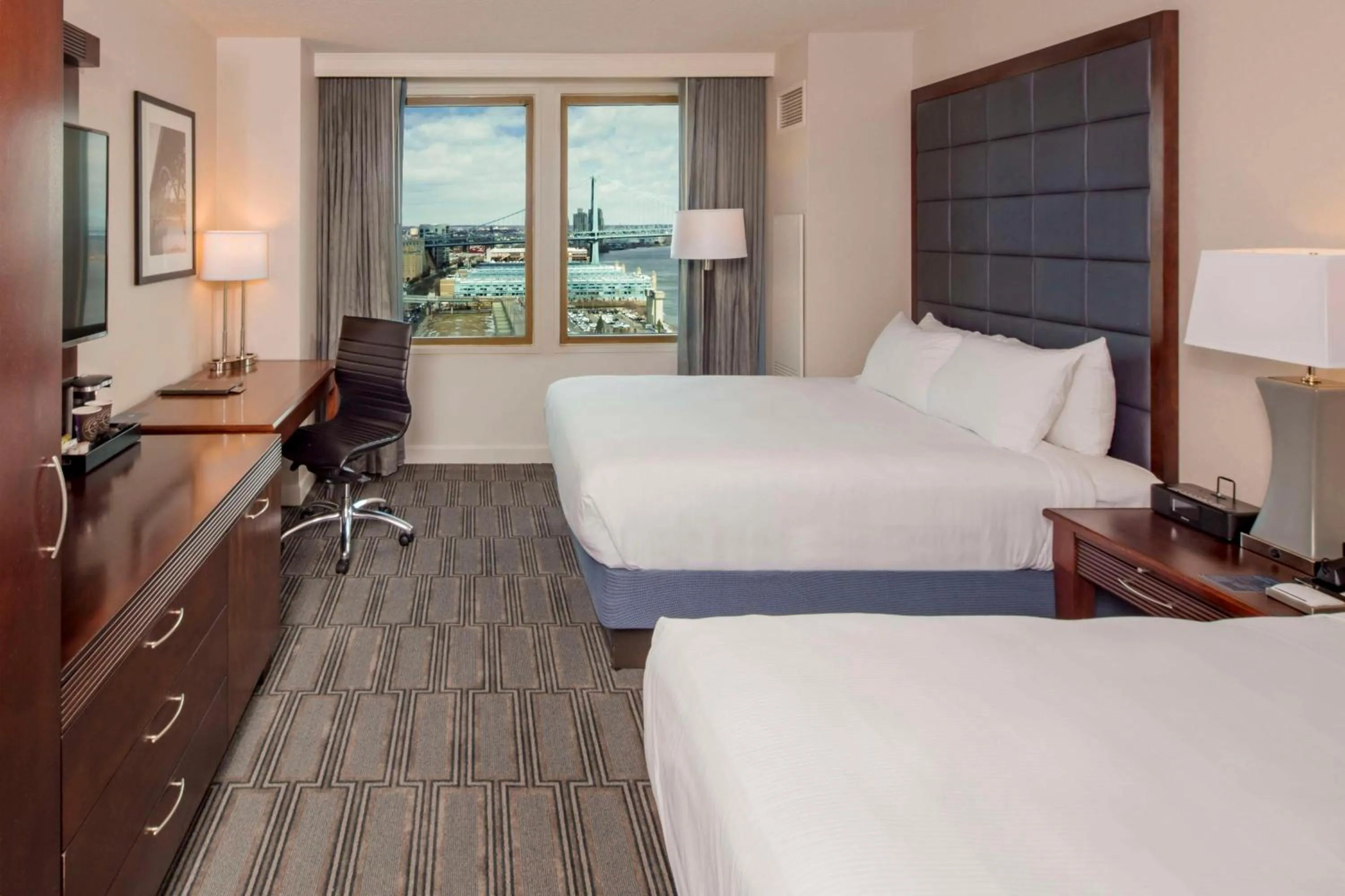 Bedroom, Bed in Hilton Philadelphia at Penn's Landing