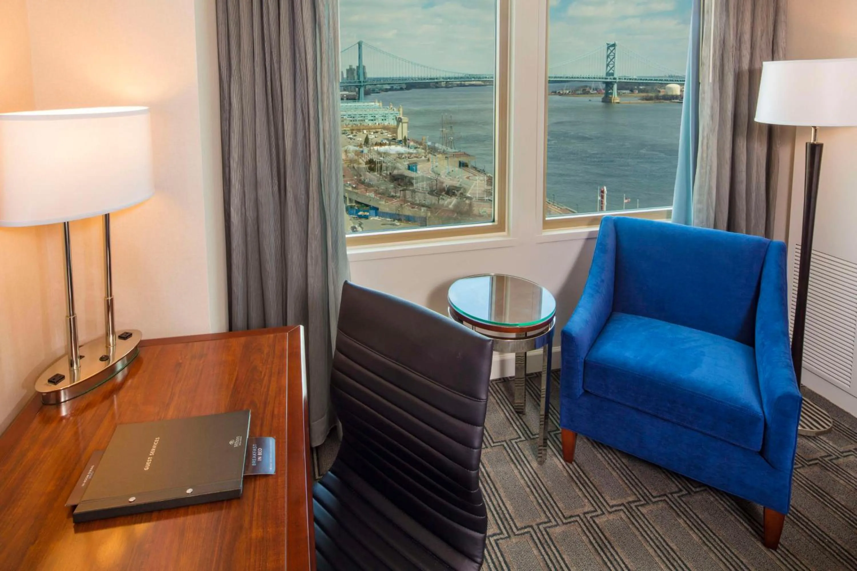 Bedroom in Hilton Philadelphia at Penn's Landing