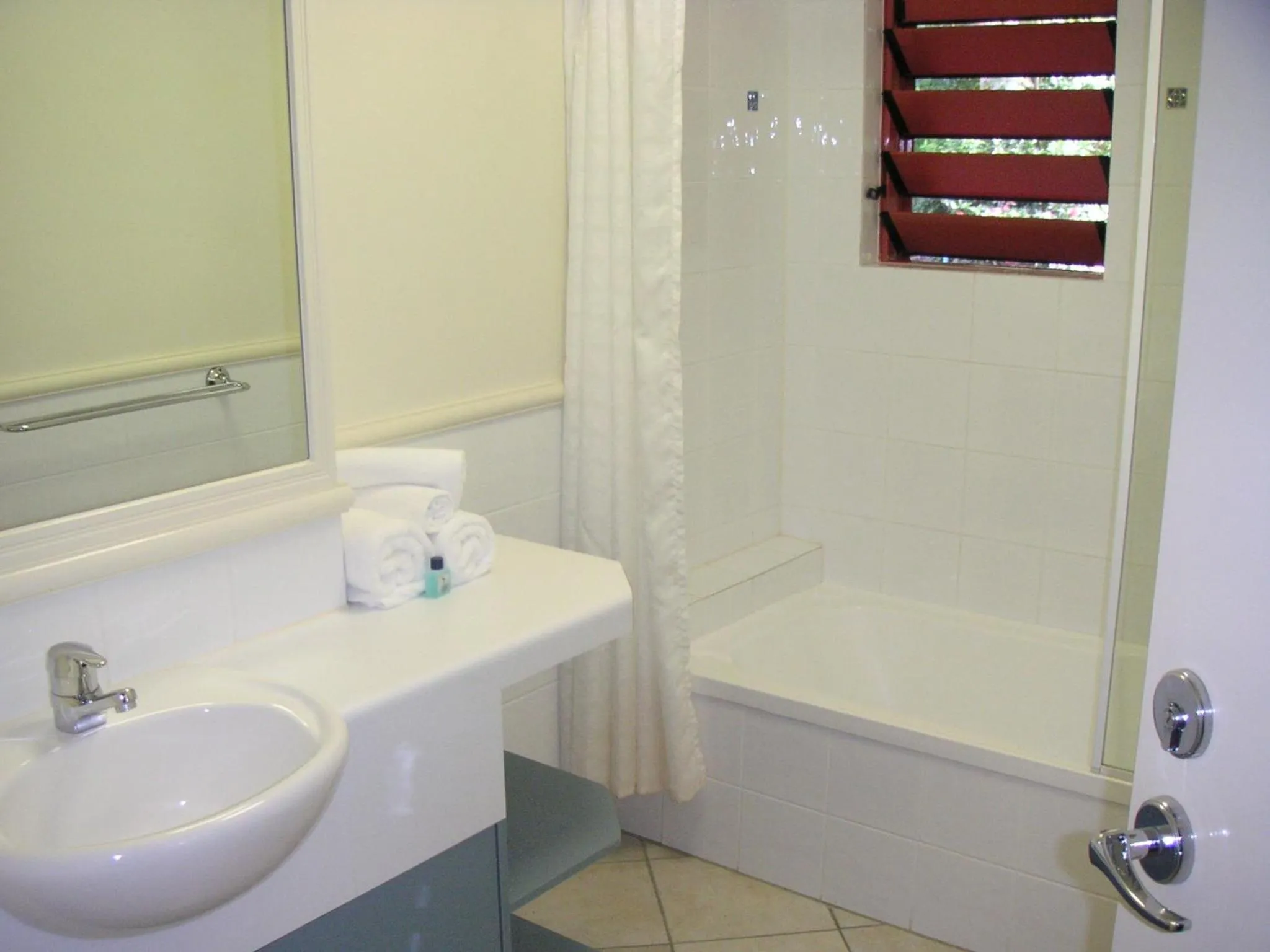 Bathroom in Oasis at Palm Cove