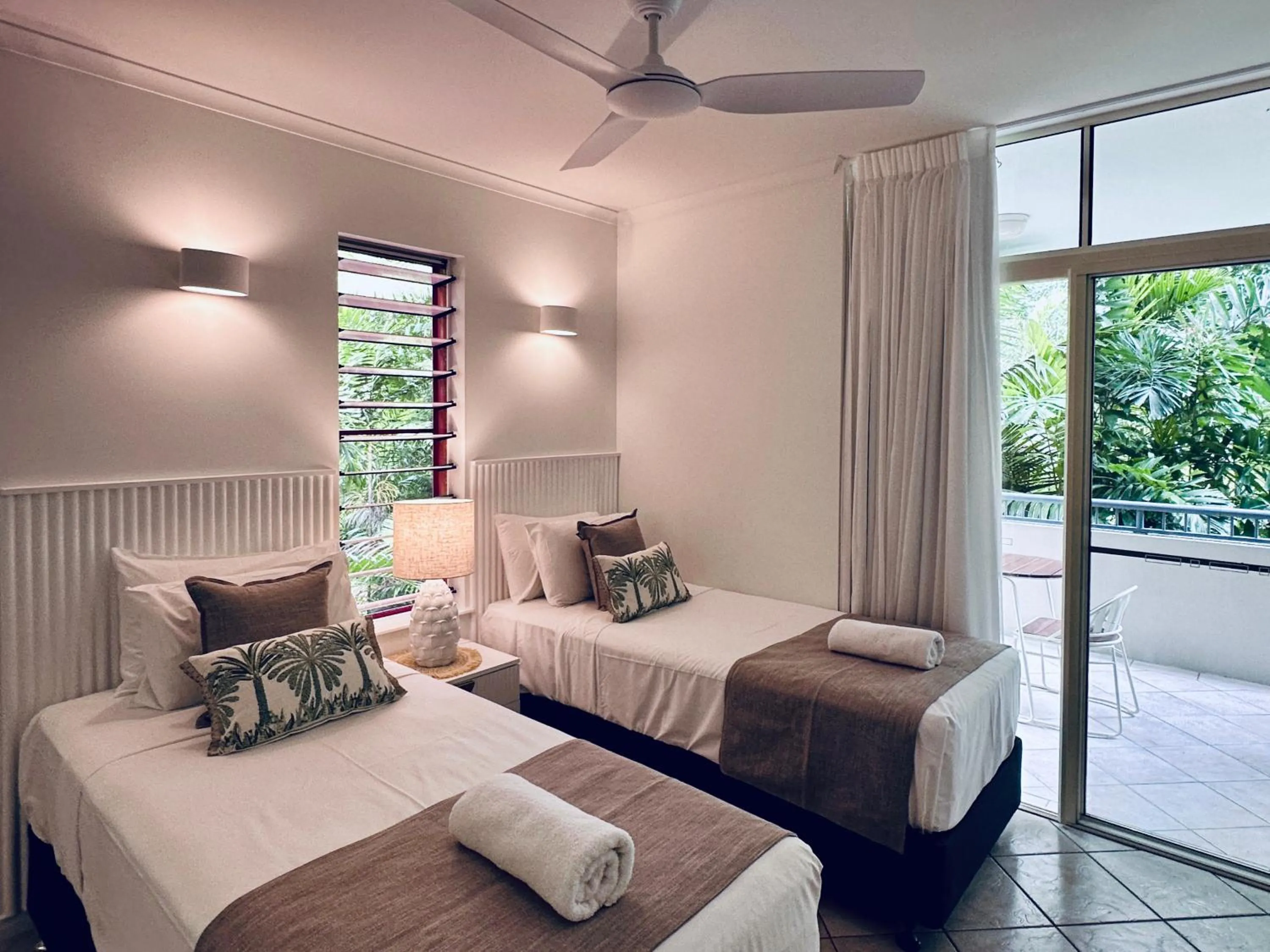 Bedroom, Bed in Oasis at Palm Cove