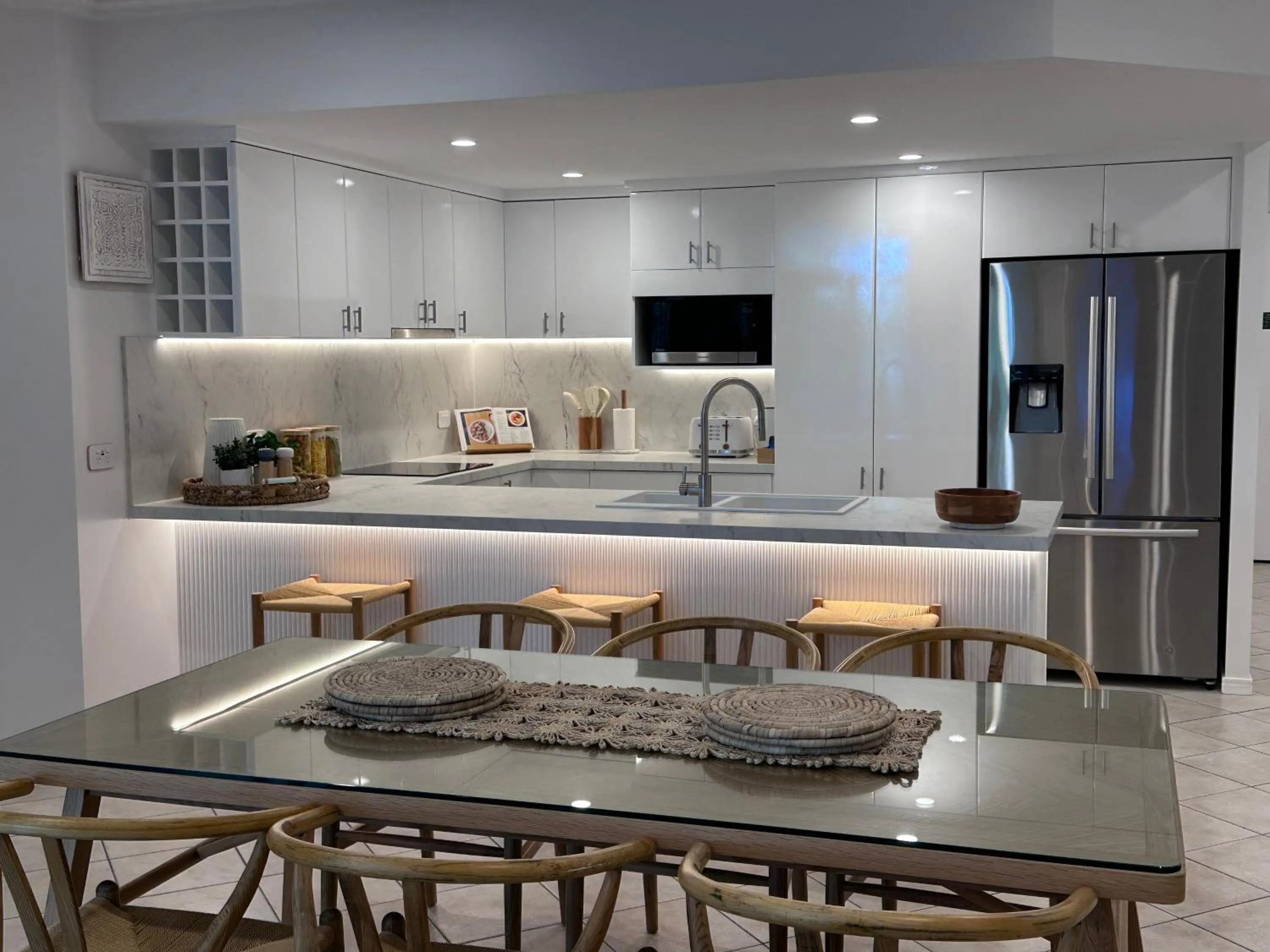 Kitchen or kitchenette in Oasis at Palm Cove