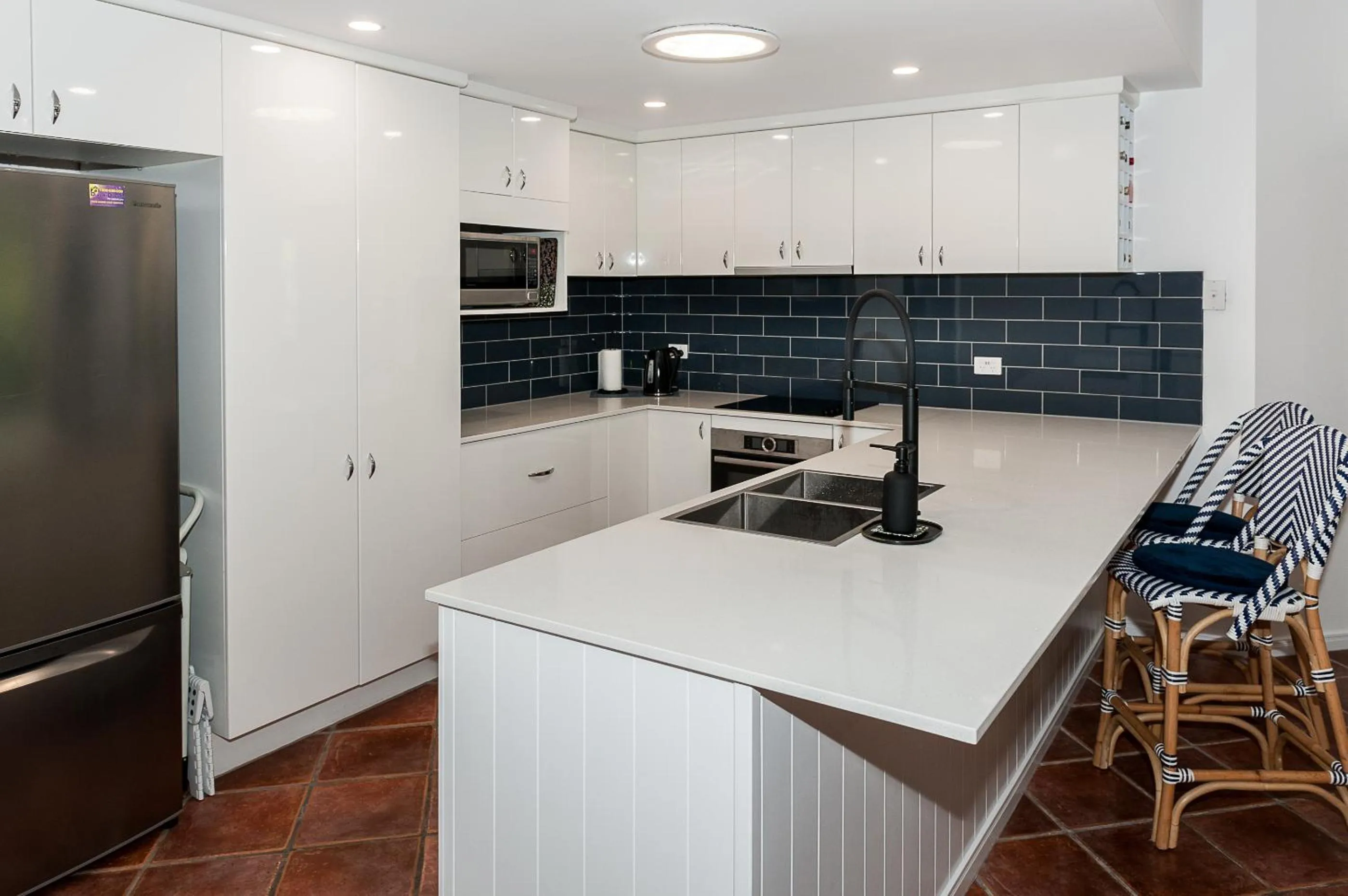 Kitchen or kitchenette in Oasis at Palm Cove