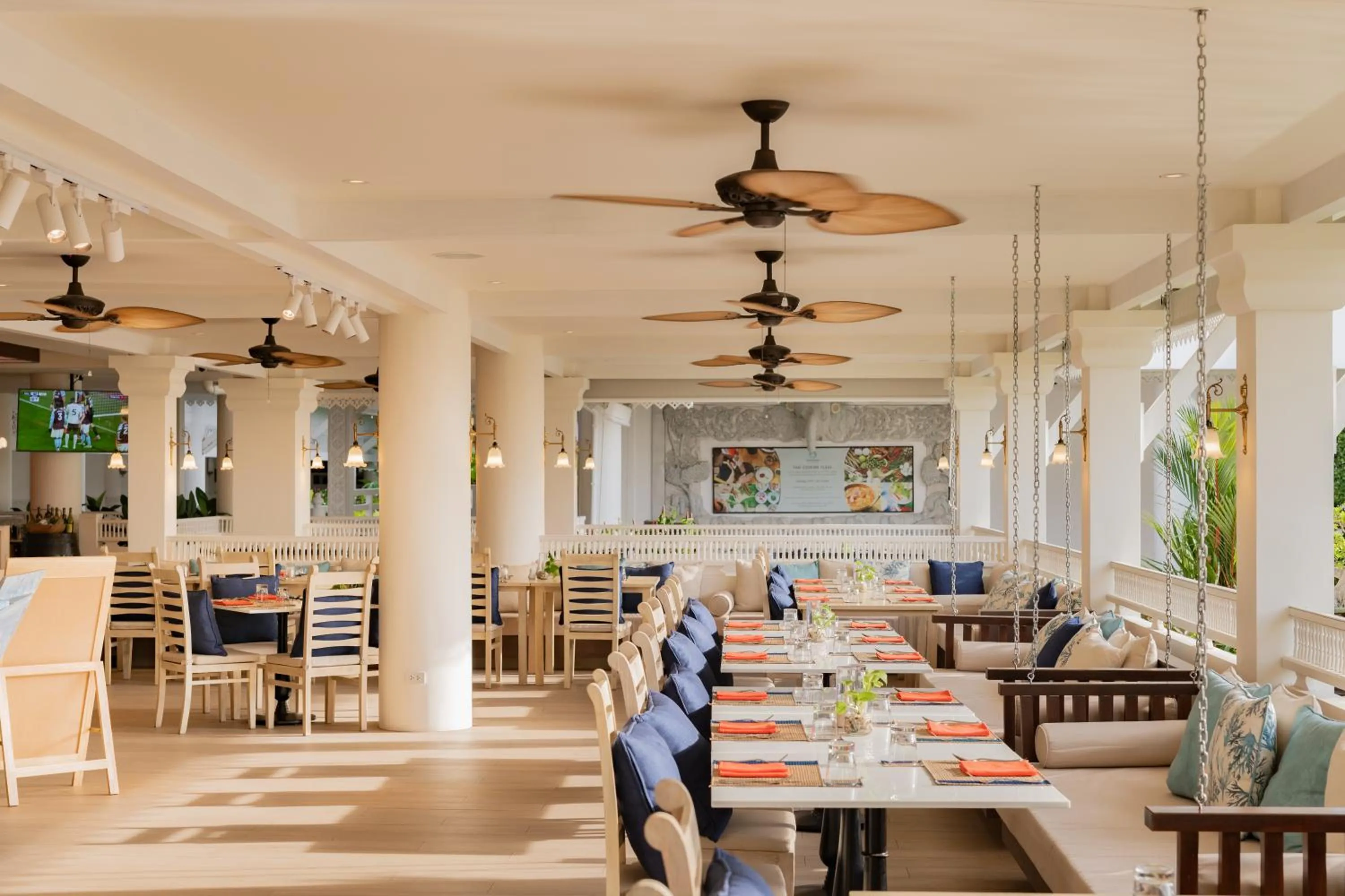 Restaurant/places to eat in Thavorn Palm Beach Resort Phuket