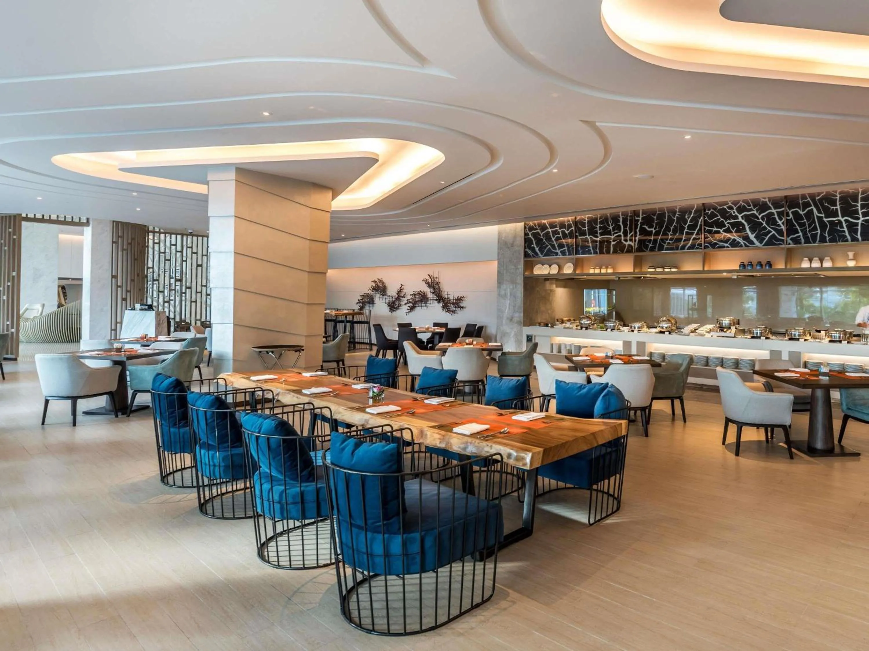 Restaurant/places to eat in Novotel Phuket City Phokeethra