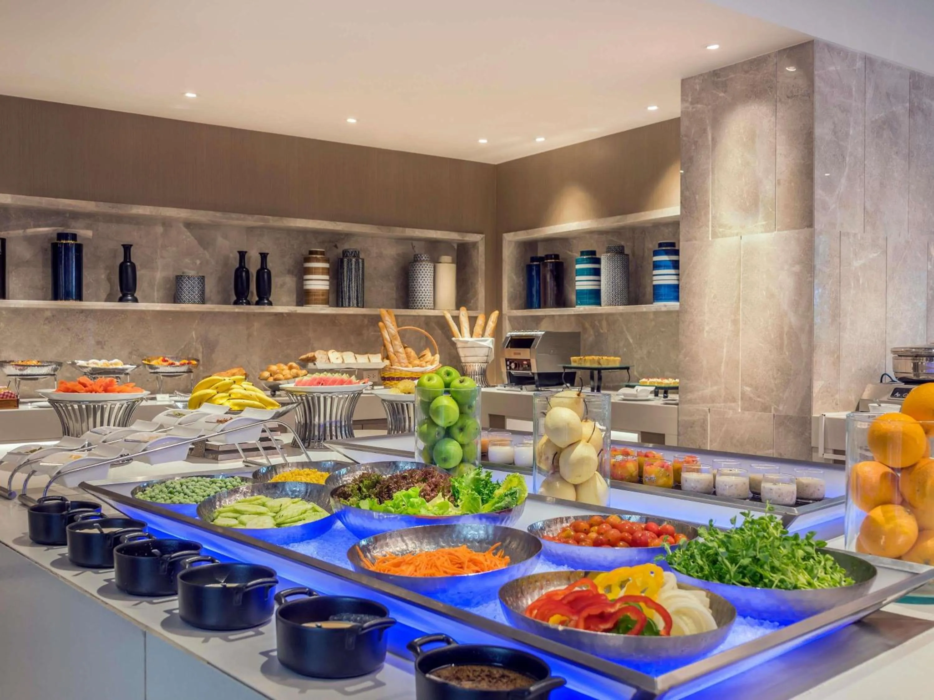 Restaurant/places to eat in Novotel Phuket City Phokeethra