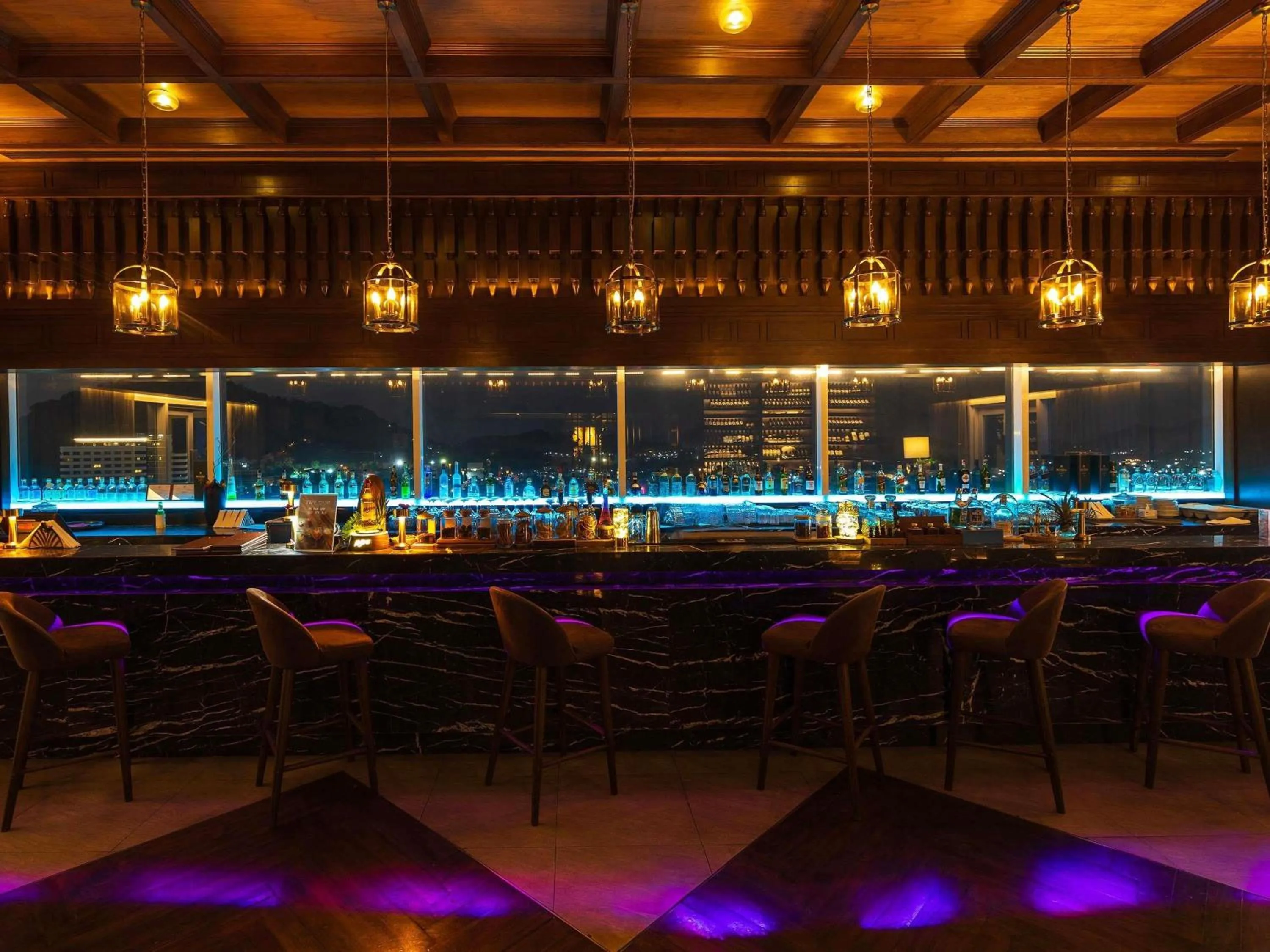 Lounge or bar in Novotel Phuket City Phokeethra