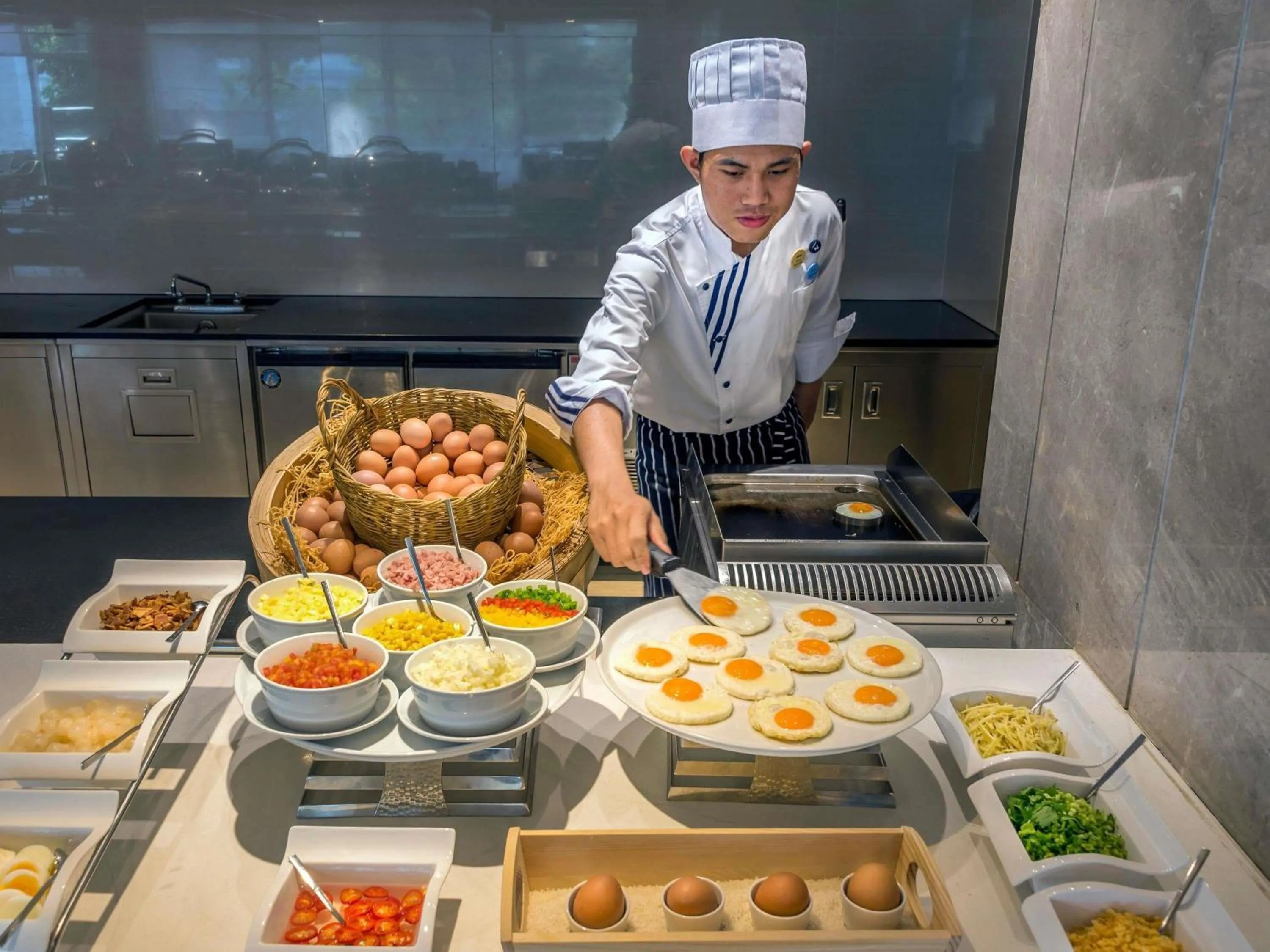 Restaurant/places to eat in Novotel Phuket City Phokeethra