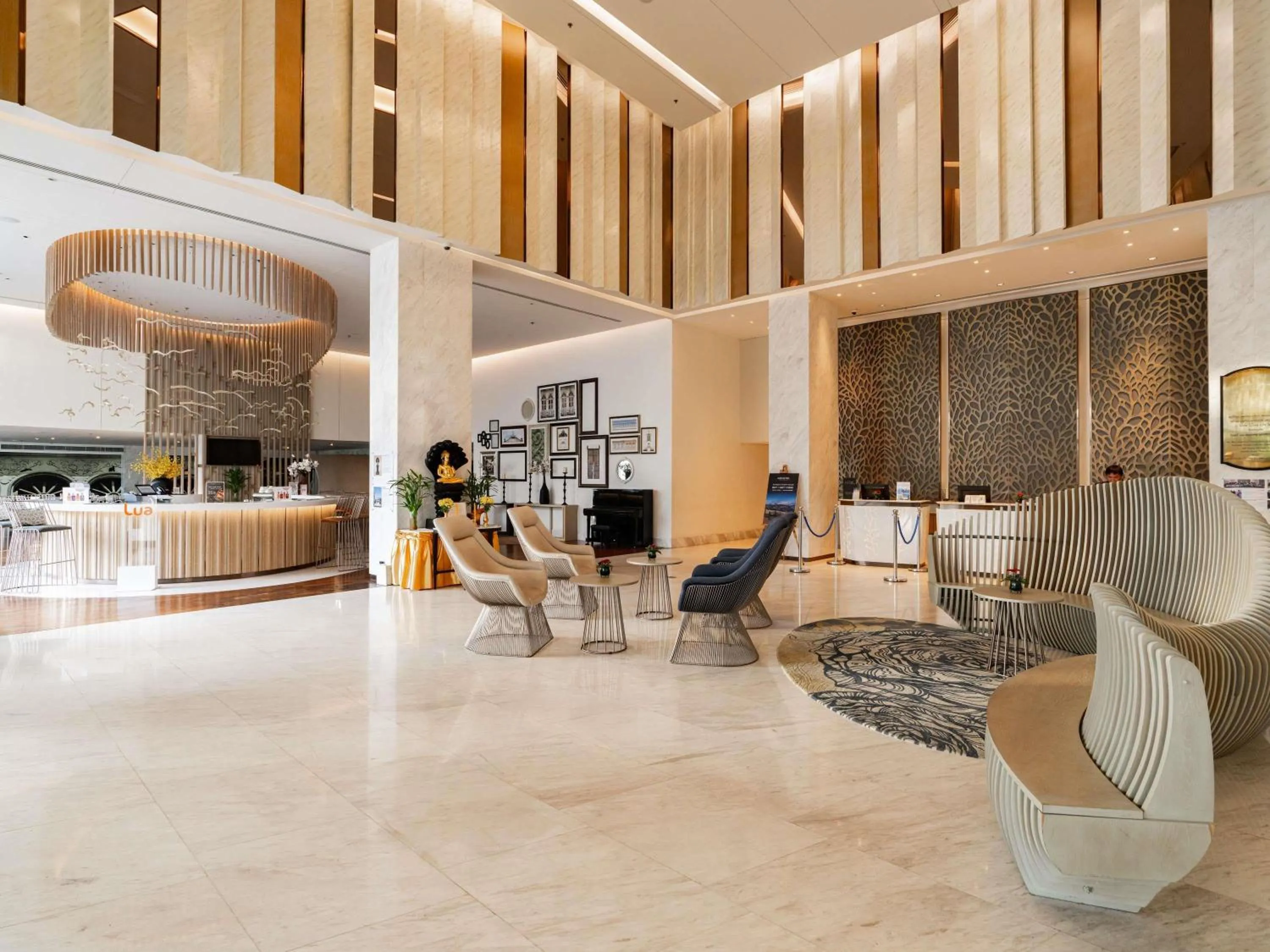 Lounge or bar in Novotel Phuket City Phokeethra