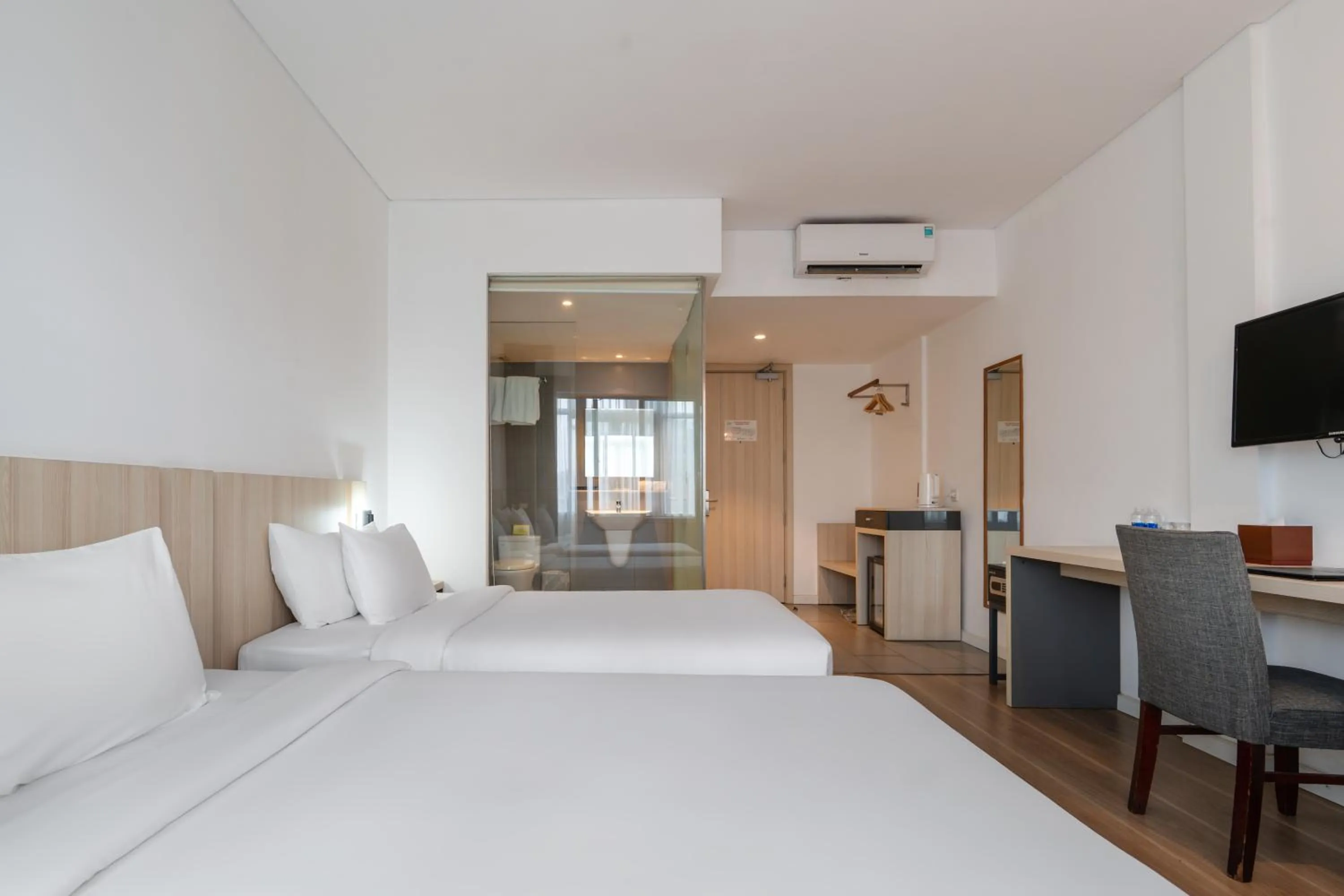 Bedroom, Bed in Liberty Hotel Saigon Greenview