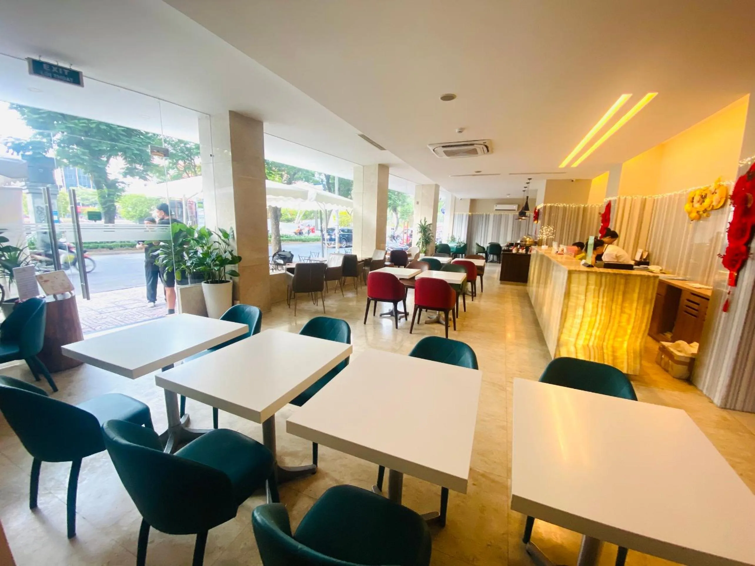 Restaurant/places to eat in Liberty Hotel Saigon Greenview