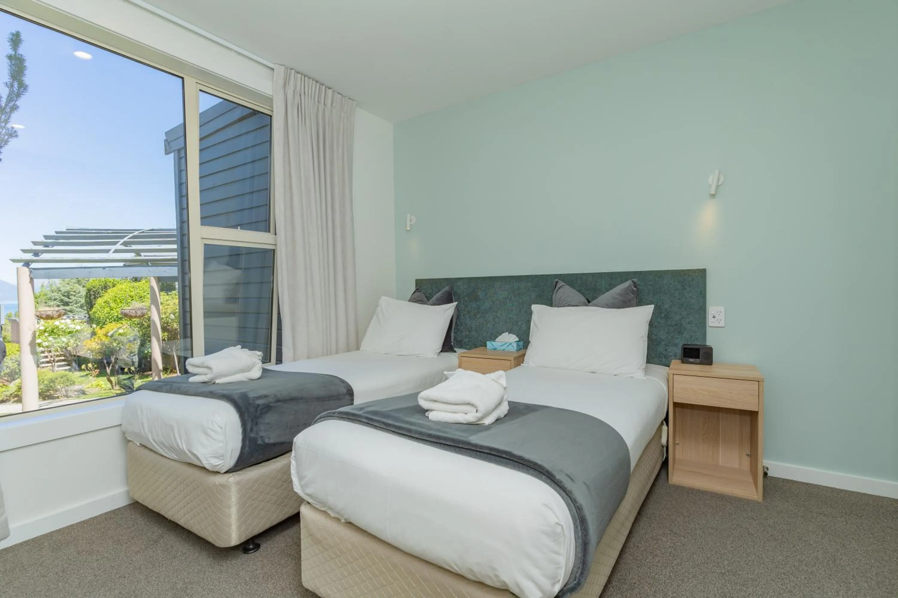 Photo of the whole room, Bed in Melbourne Lodge Queenstown