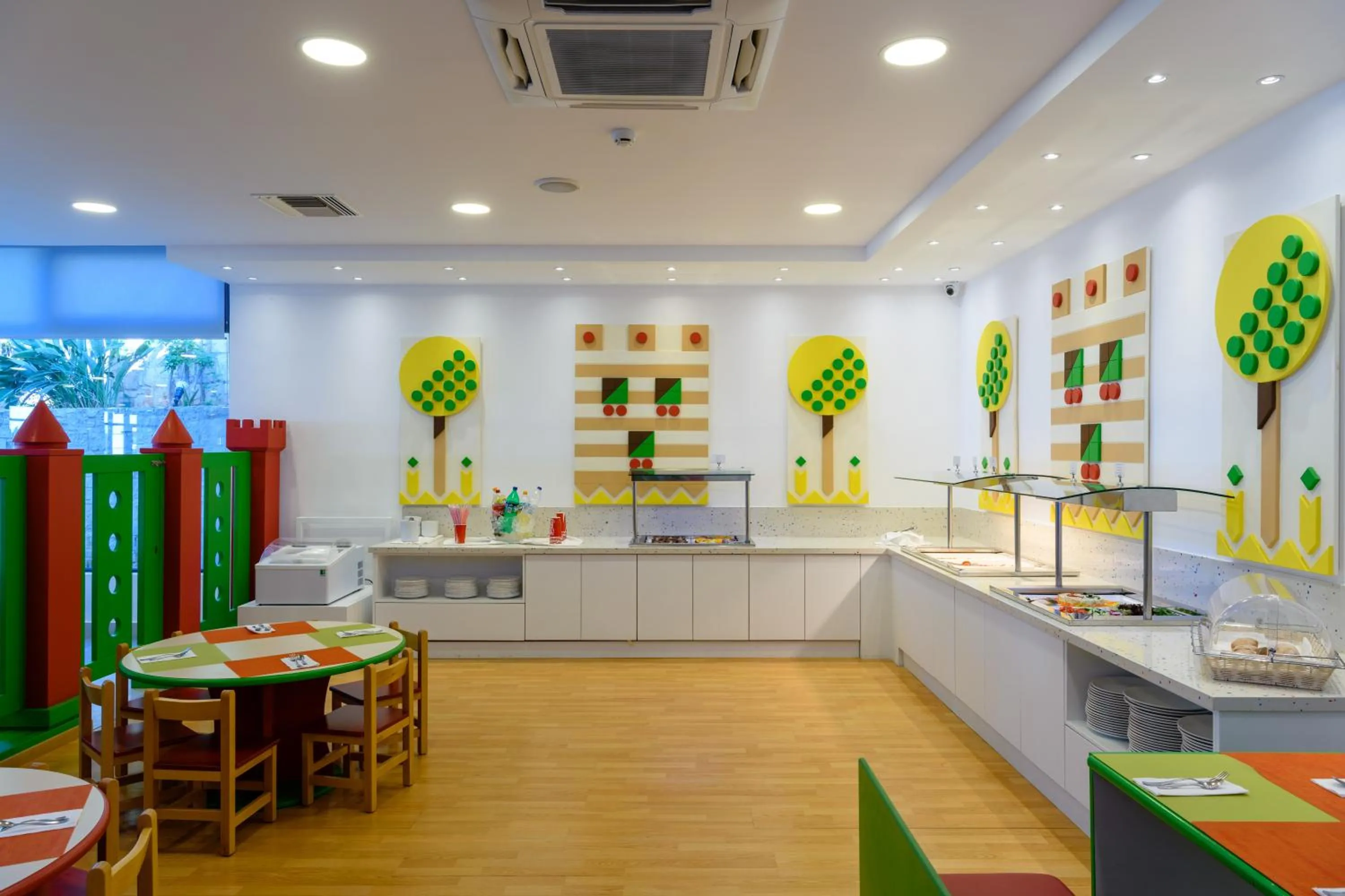 Restaurant/places to eat in Grand Hotel Holiday Resort