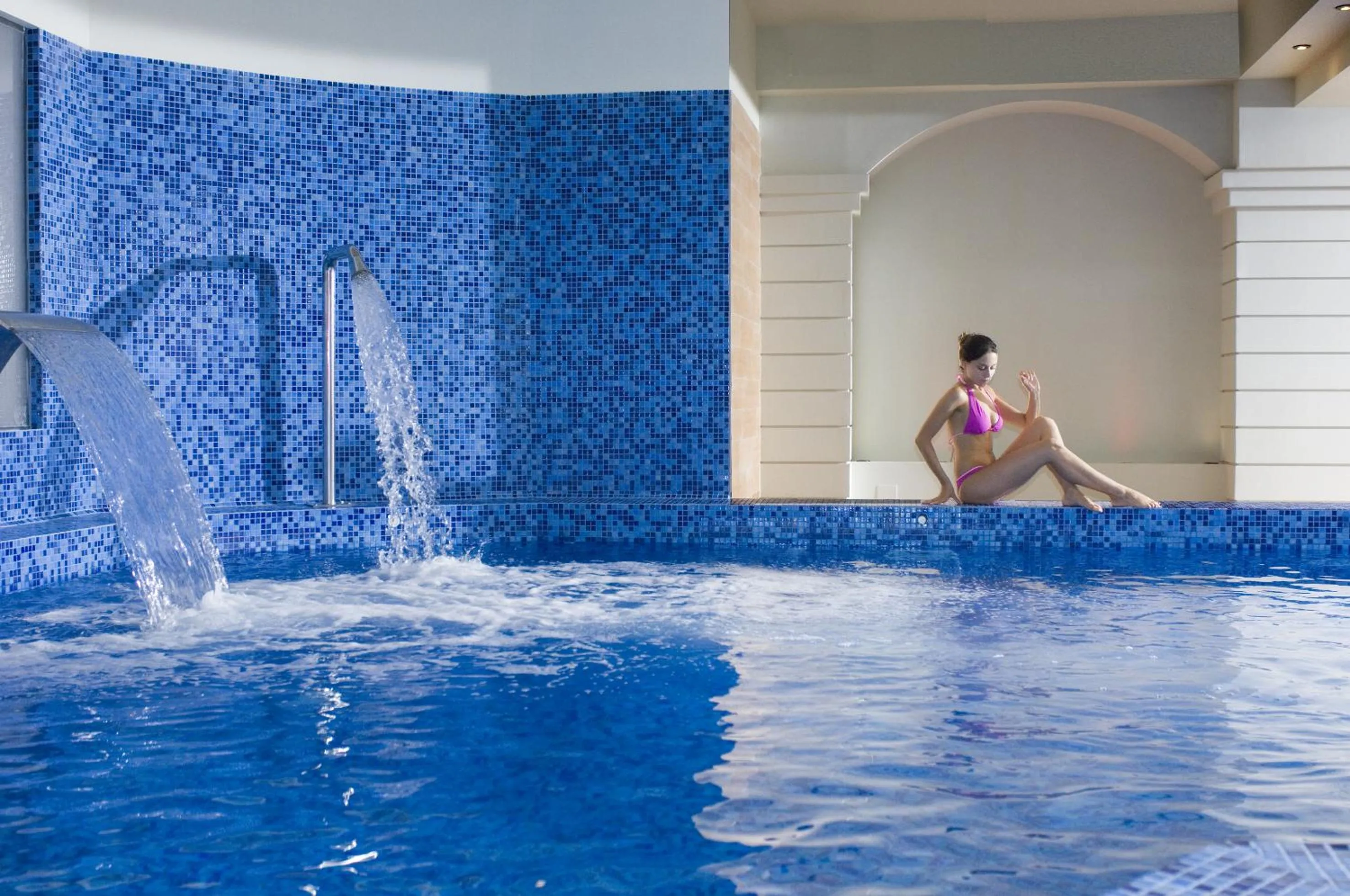 Swimming pool in Grand Hotel Holiday Resort