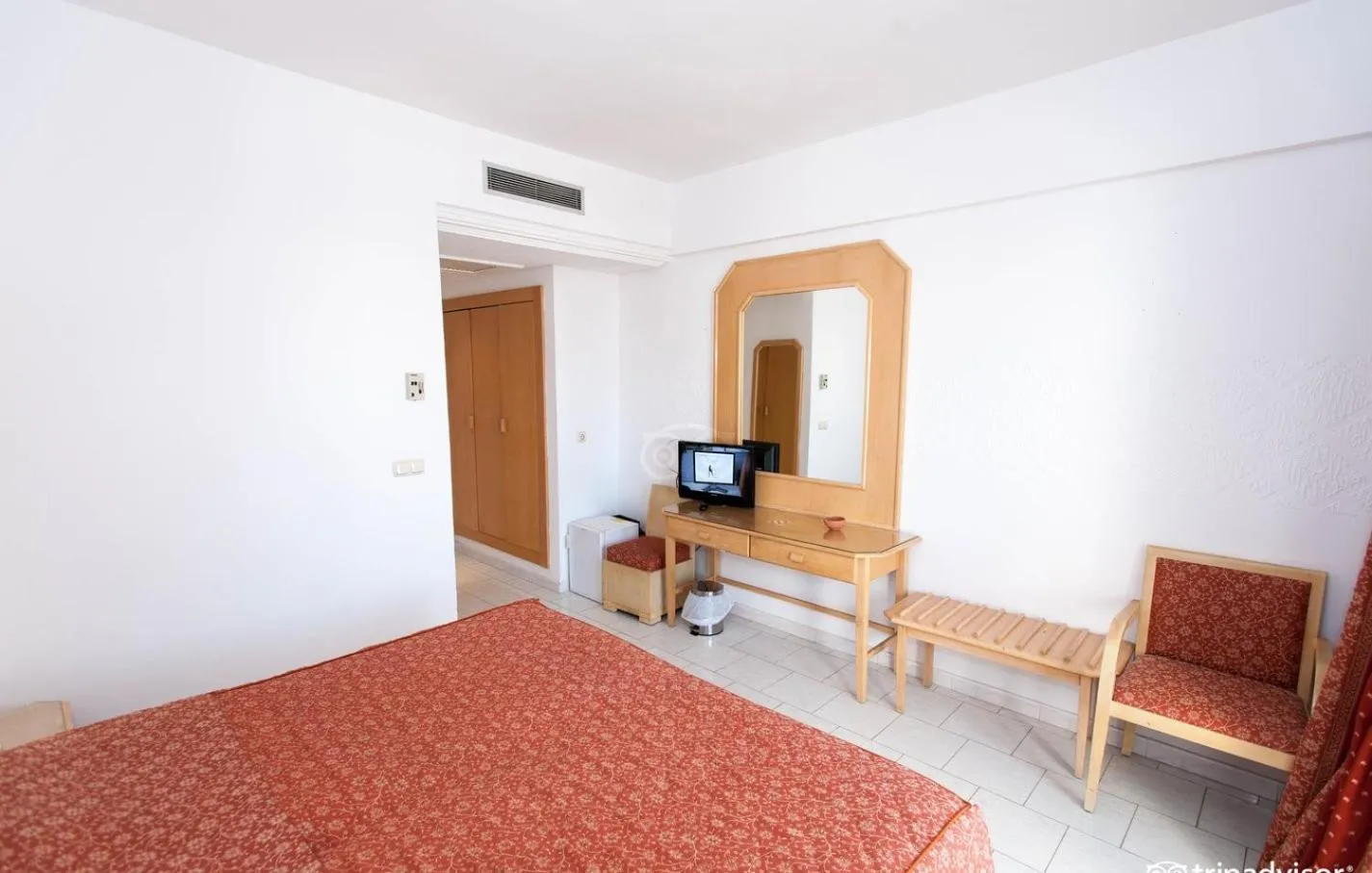 Bedroom, Bed in City Business Monastir Center