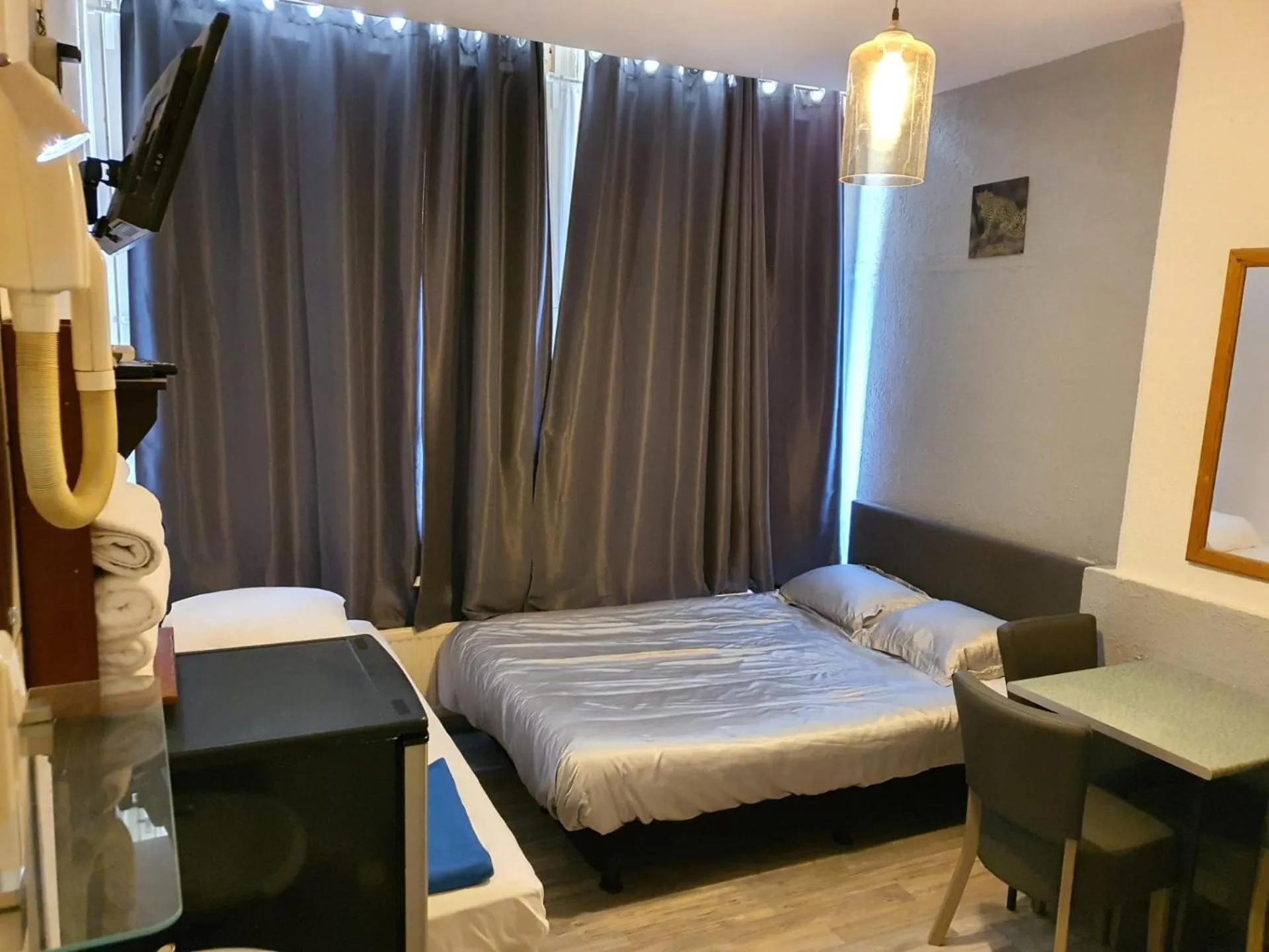 TV and multimedia, Bed in Hotel Schroder