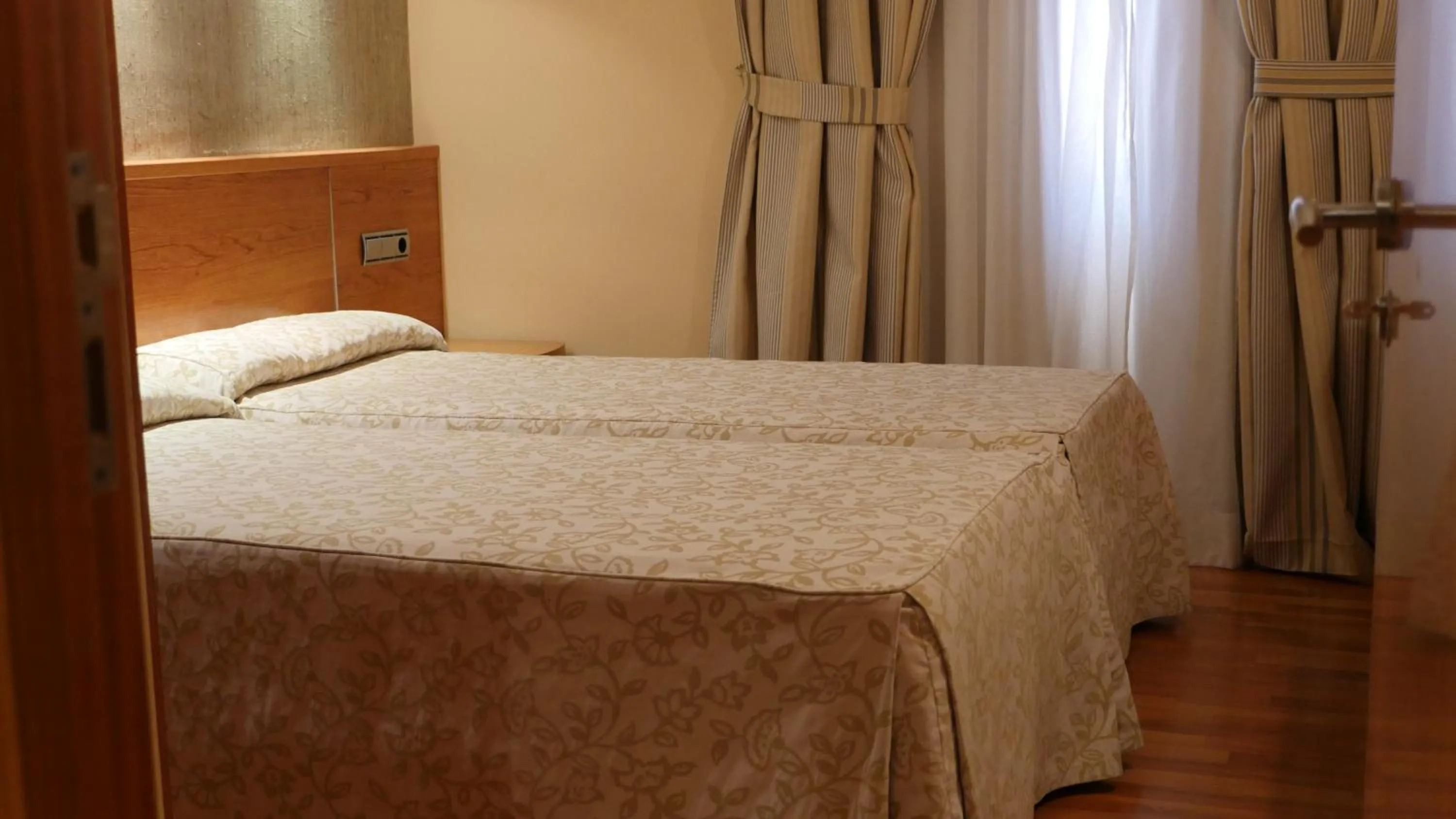 Bedroom, Bed in Hotel Rusadir