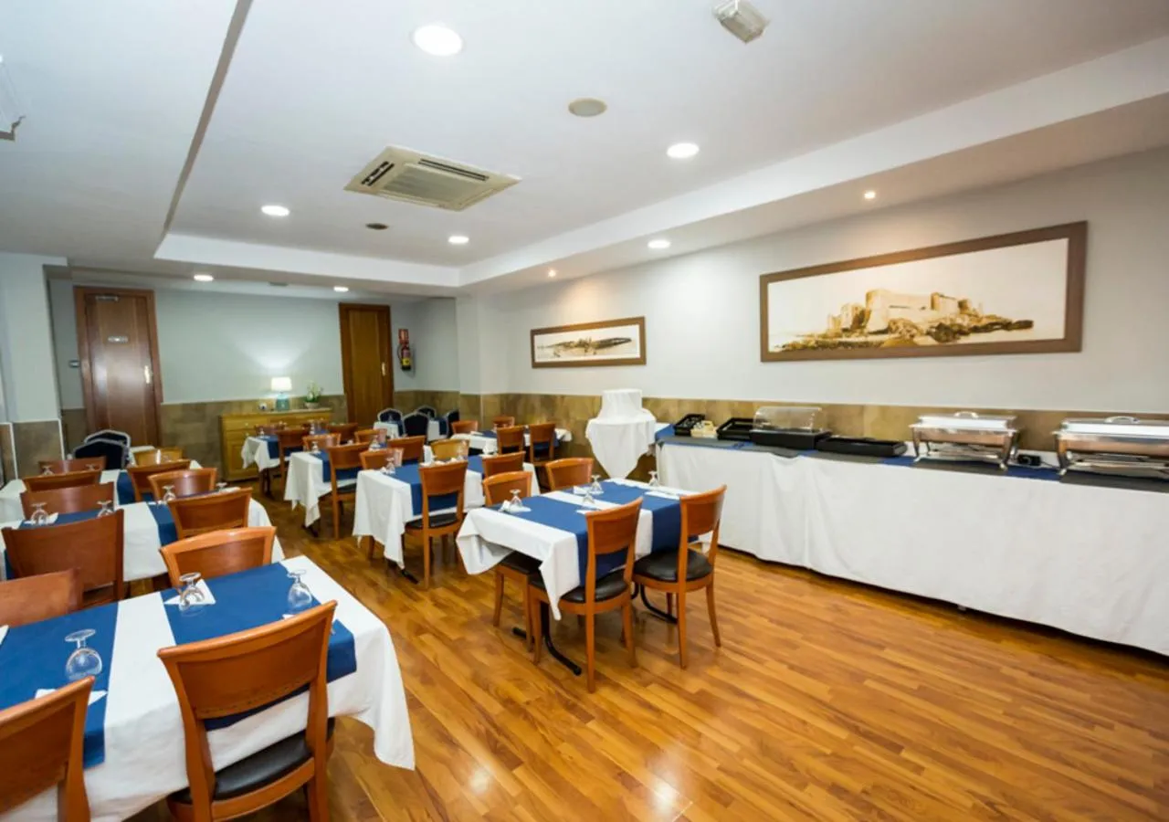 Restaurant/places to eat in Hotel Rusadir