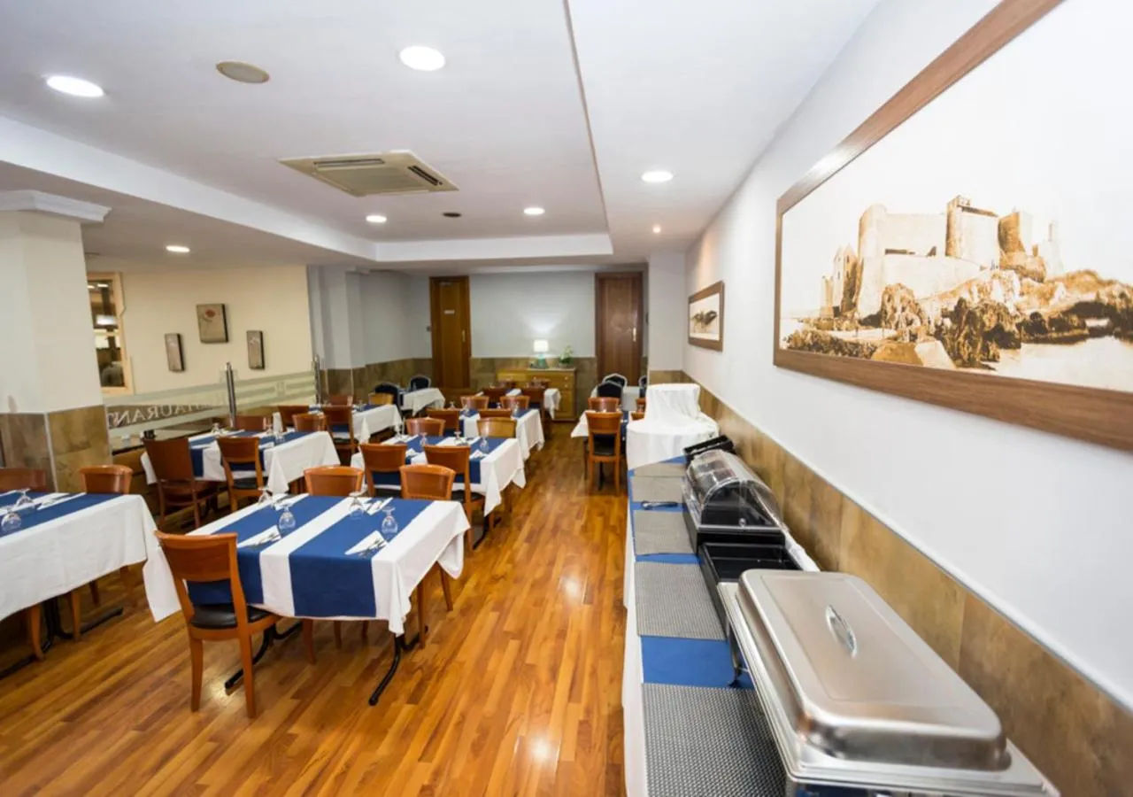 Restaurant/places to eat in Hotel Rusadir