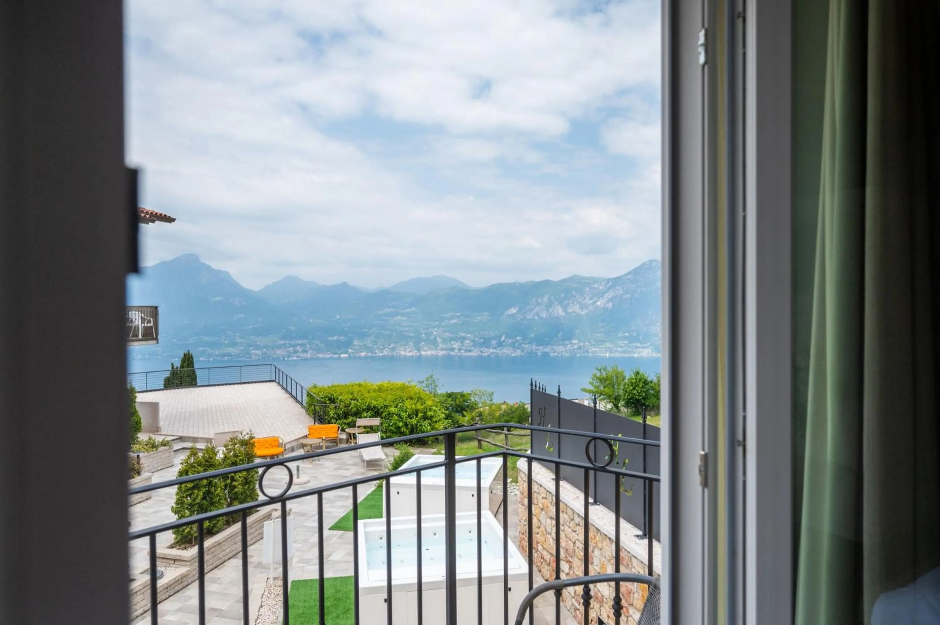 Balcony/Terrace, Pool View in Hotel Laguna