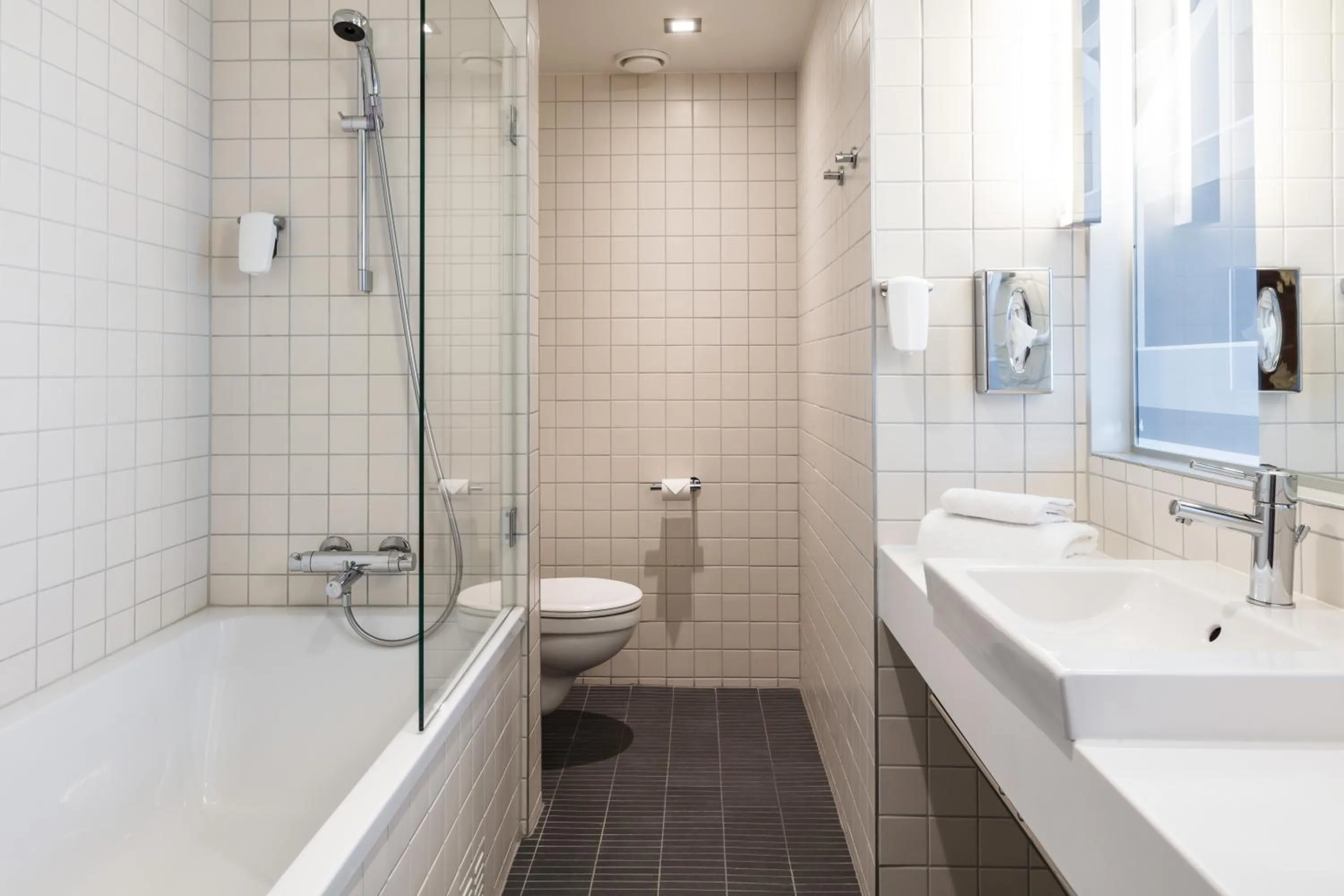 Shower in Quality Hotel 33