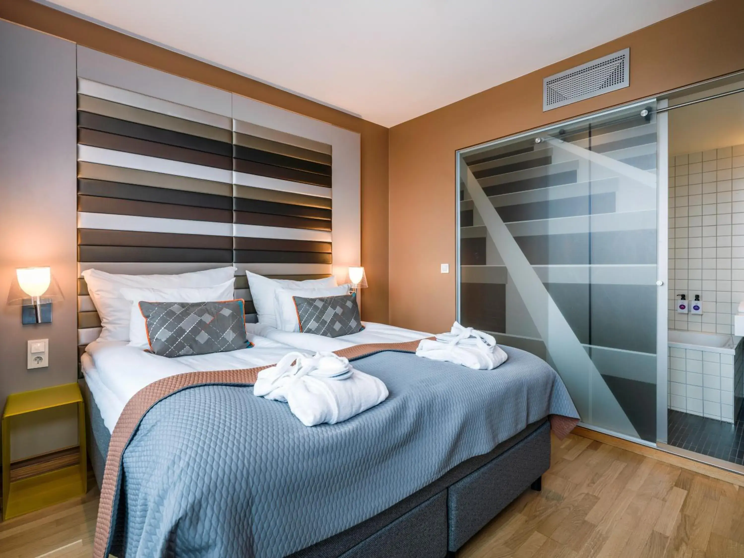 Suite - single occupancy in Quality Hotel 33 Suite - single occupancy in Quality Hotel 33