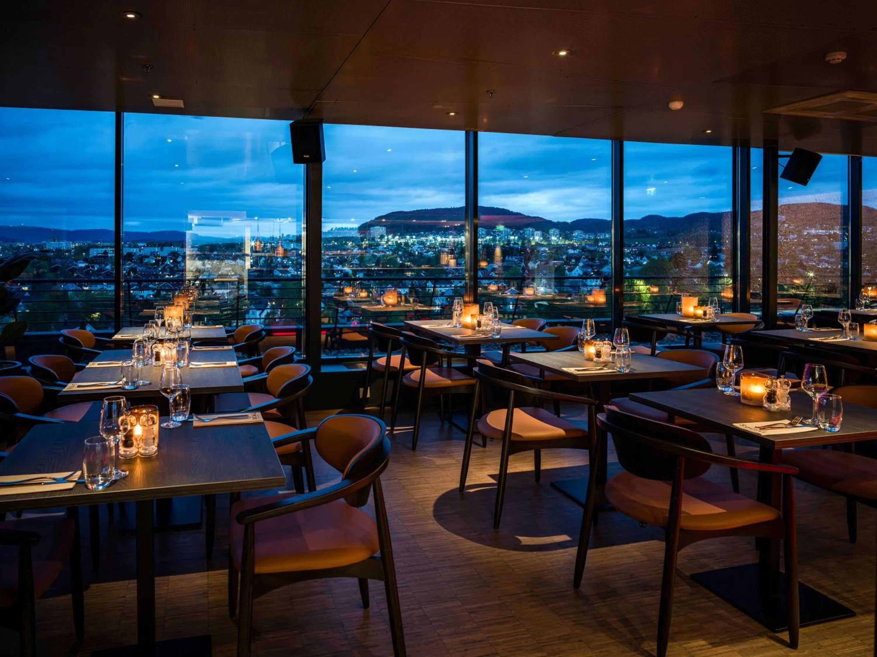 Restaurant/places to eat in Quality Hotel 33