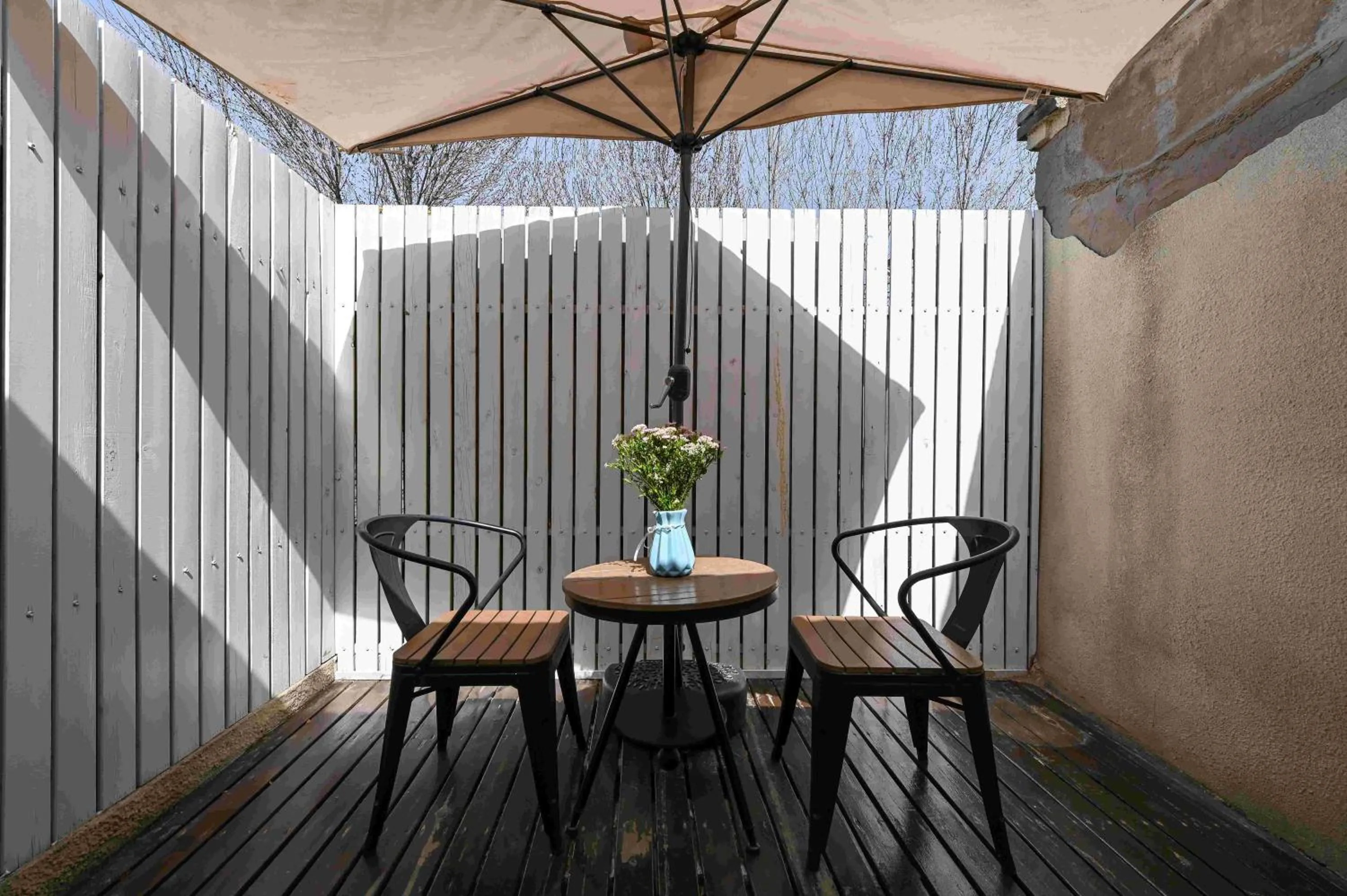 Xingshe Alley Courtyard Hotel Beijing Wangfujing Forbidden City Branch - Breakfast included & English speaking reception & Free WiFi and Laundry room & Hutong Culture & Cat-keeping & Flower-growing Terrace & One day tour service & Free coffee