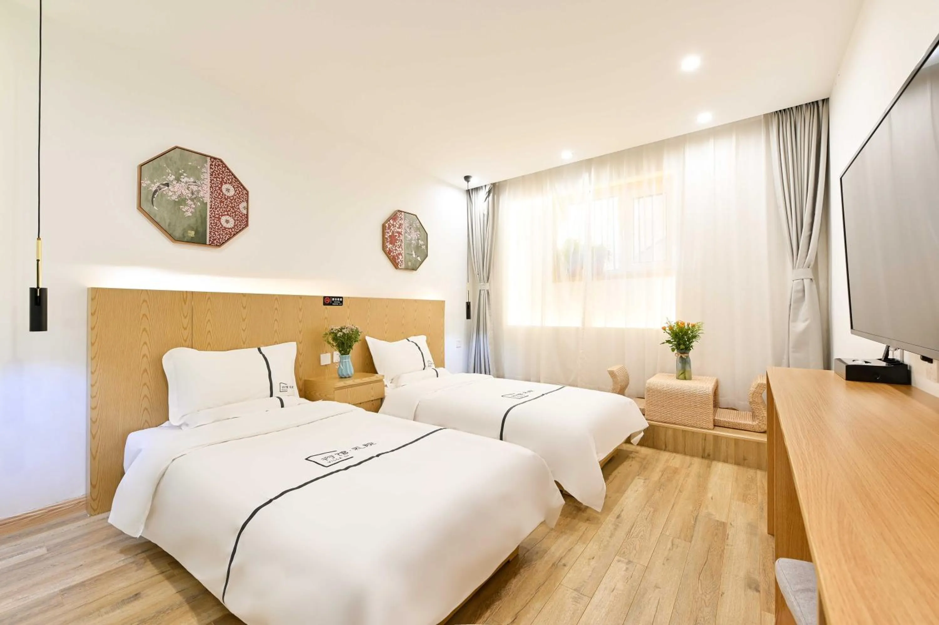 Bed in Xingshe Alley Courtyard Hotel Beijing Wangfujing Forbidden City Branch - Breakfast included & English speaking reception & Free WiFi and Laundry room & Hutong Culture & Cat-keeping & Flower-growing Terrace & One day tour service & Free coffee