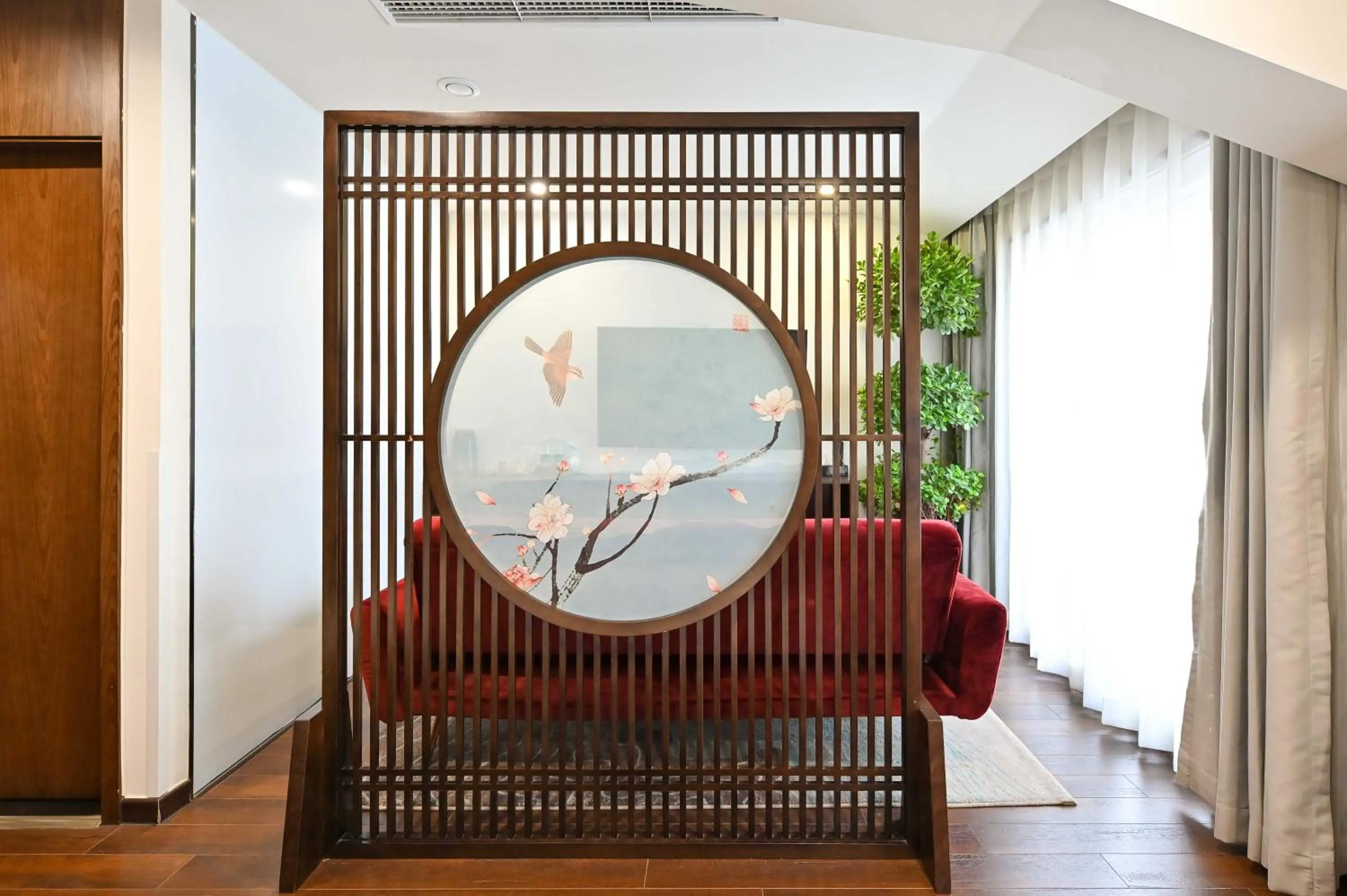 Xingshe Alley Courtyard Hotel Beijing Wangfujing Forbidden City Branch - Breakfast included & English speaking reception & Free WiFi and Laundry room & Hutong Culture & Cat-keeping & Flower-growing Terrace & One day tour service & Free coffee