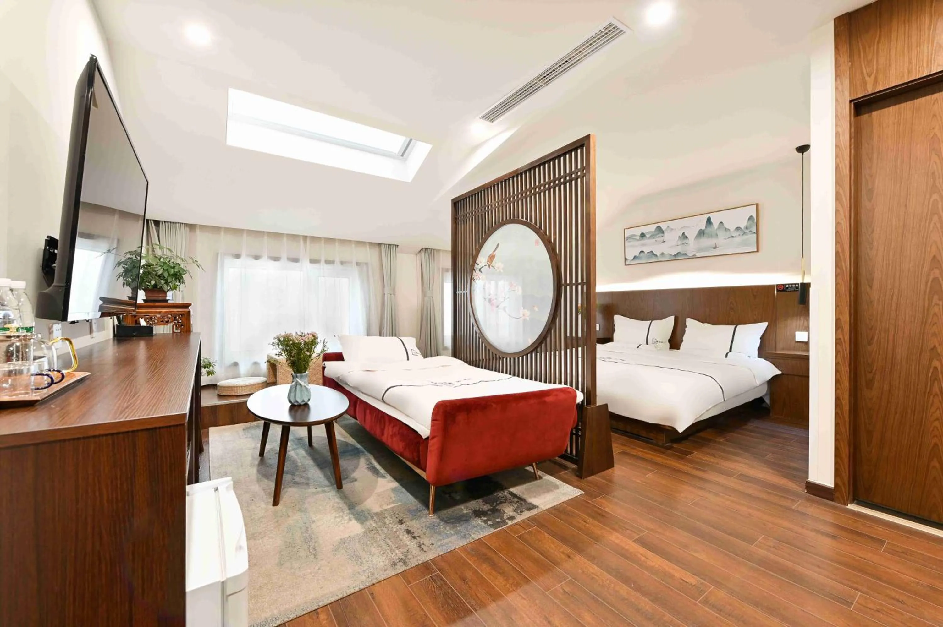 Bed in Xingshe Alley Courtyard Hotel Beijing Wangfujing Forbidden City Branch - Breakfast included & English speaking reception & Free WiFi and Laundry room & Hutong Culture & Cat-keeping & Flower-growing Terrace & One day tour service & Free coffee