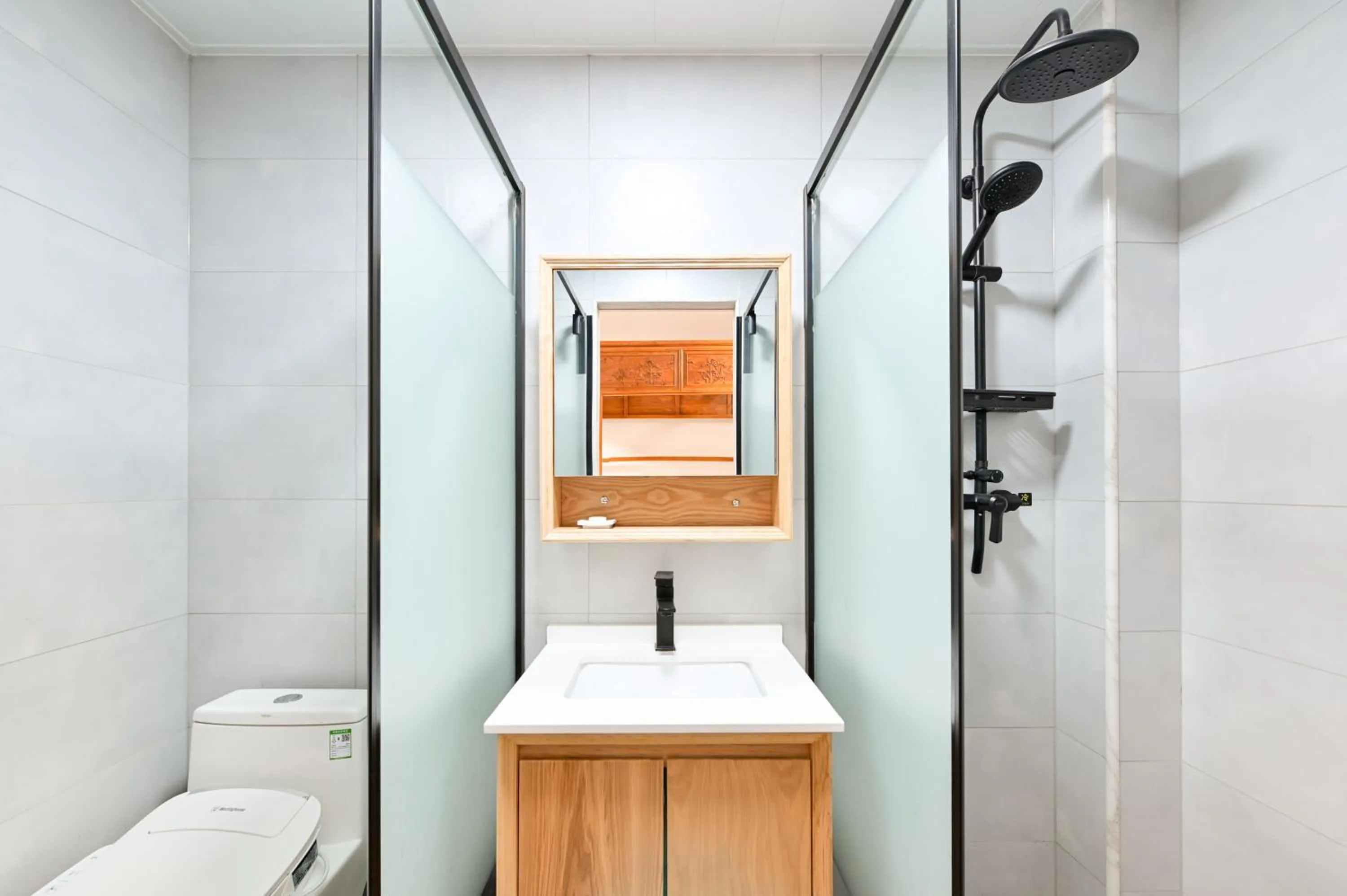 Xingshe Alley Courtyard Hotel Beijing Wangfujing Forbidden City Branch - Breakfast included & English speaking reception & Free WiFi and Laundry room & Hutong Culture & Cat-keeping & Flower-growing Terrace & One day tour service & Free coffee