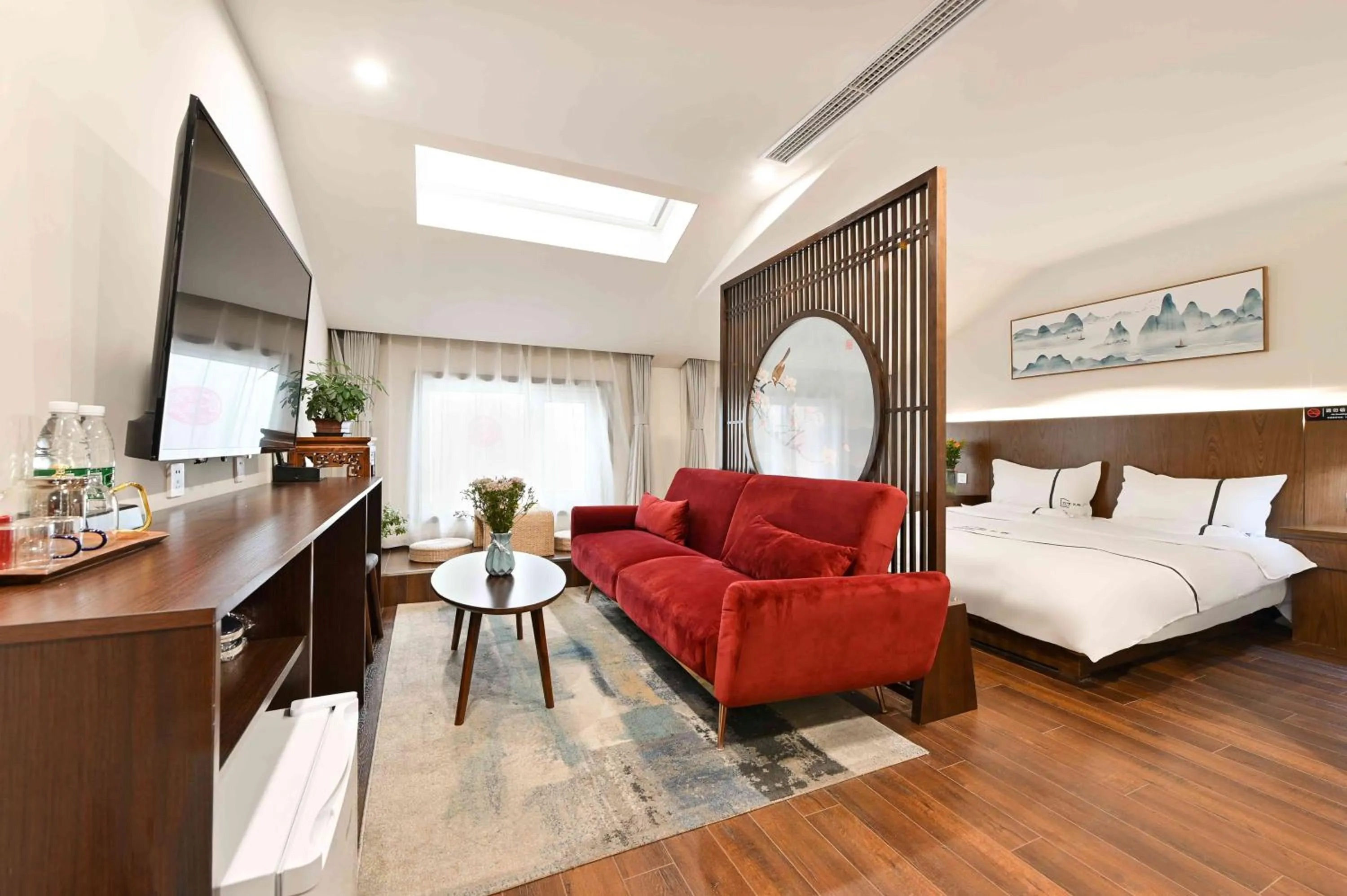 Bed in Xingshe Alley Courtyard Hotel Beijing Wangfujing Forbidden City Branch - Breakfast included & English speaking reception & Free WiFi and Laundry room & Hutong Culture & Cat-keeping & Flower-growing Terrace & One day tour service & Free coffee