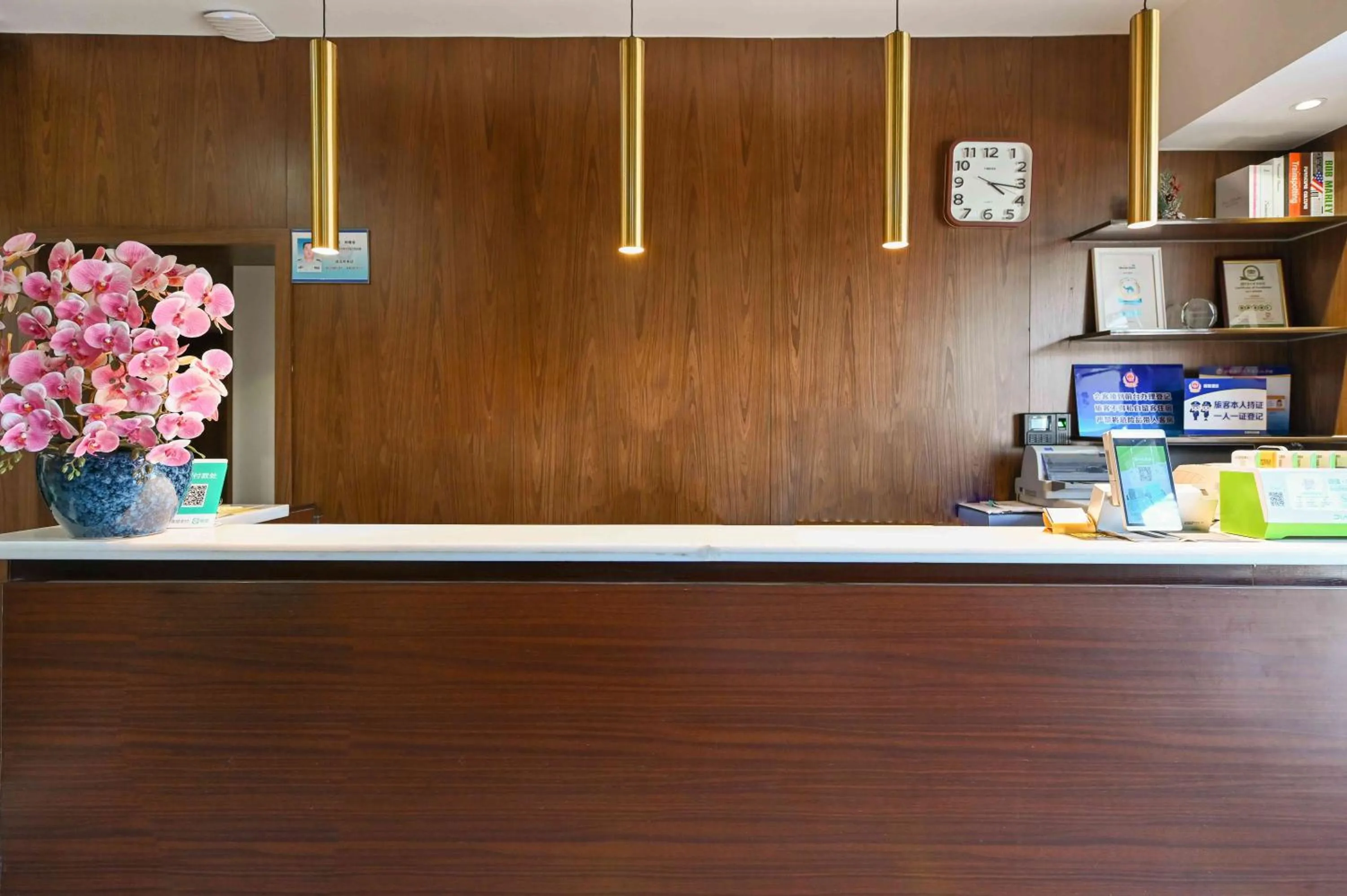 Lobby or reception in Xingshe Alley Courtyard Hotel Beijing Wangfujing Forbidden City Branch - Breakfast included & English speaking reception & Free WiFi and Laundry room & Hutong Culture & Cat-keeping & Flower-growing Terrace & One day tour service & Free coffee